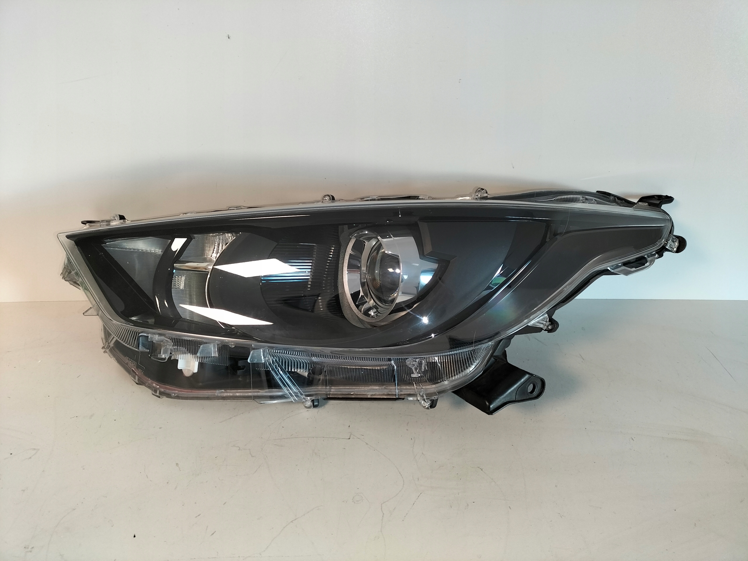 light front reflektor left TOYOTA YARIS 4 IV 20