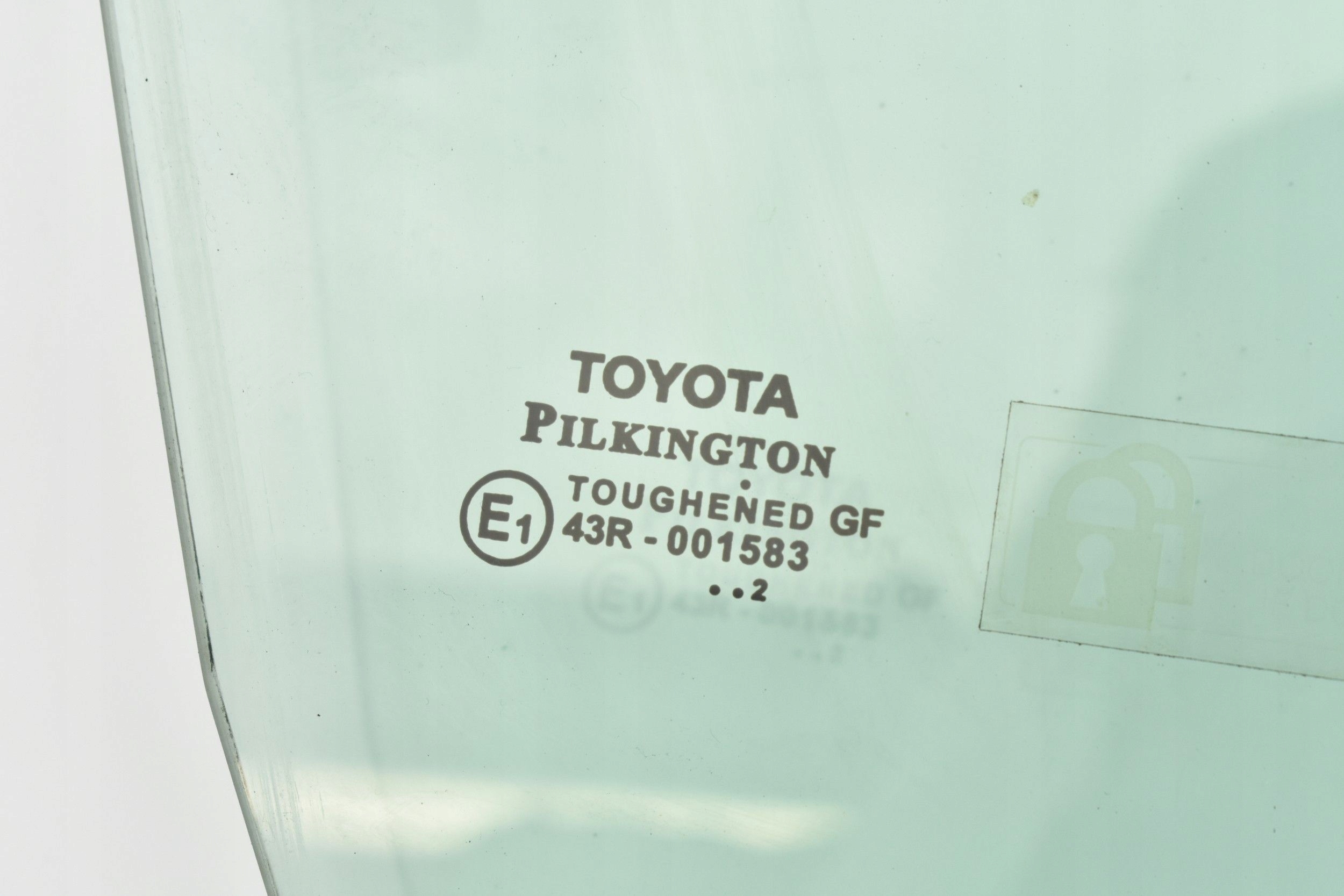 SZYBA DRZWI PRAWY PRZÓD TOYOTA YARIS III 5D 2012 Stan opakowania zastępcze