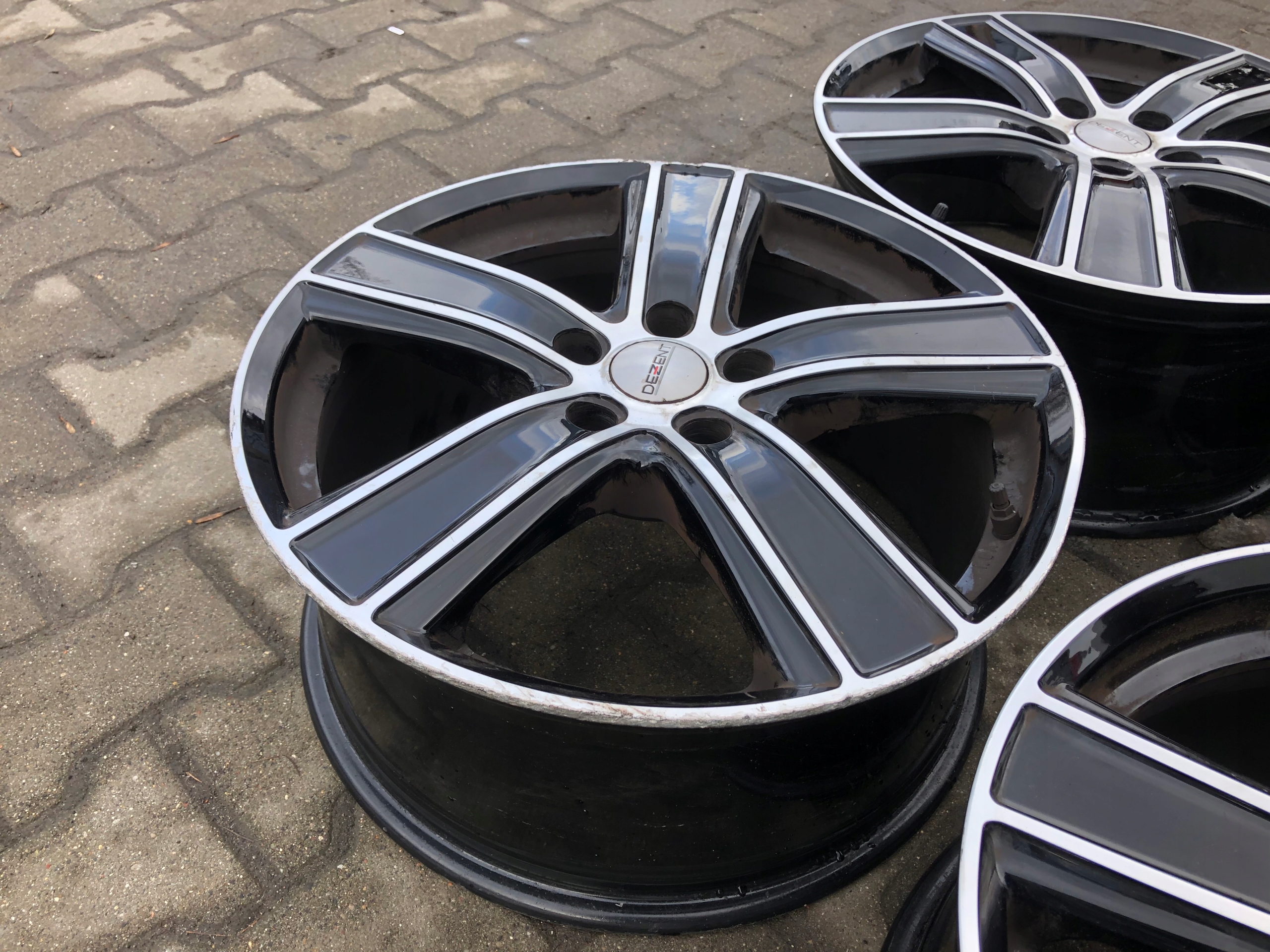 MERCEDES 176 177 Felgi 18 DEZENT TS8987 KBA 49876 Szerokość felgi 8.0