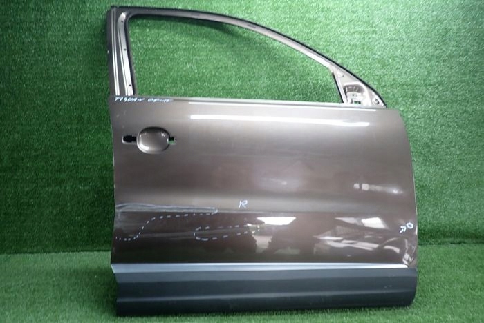 VW TIGUAN and 5NO 08-15 door right front front