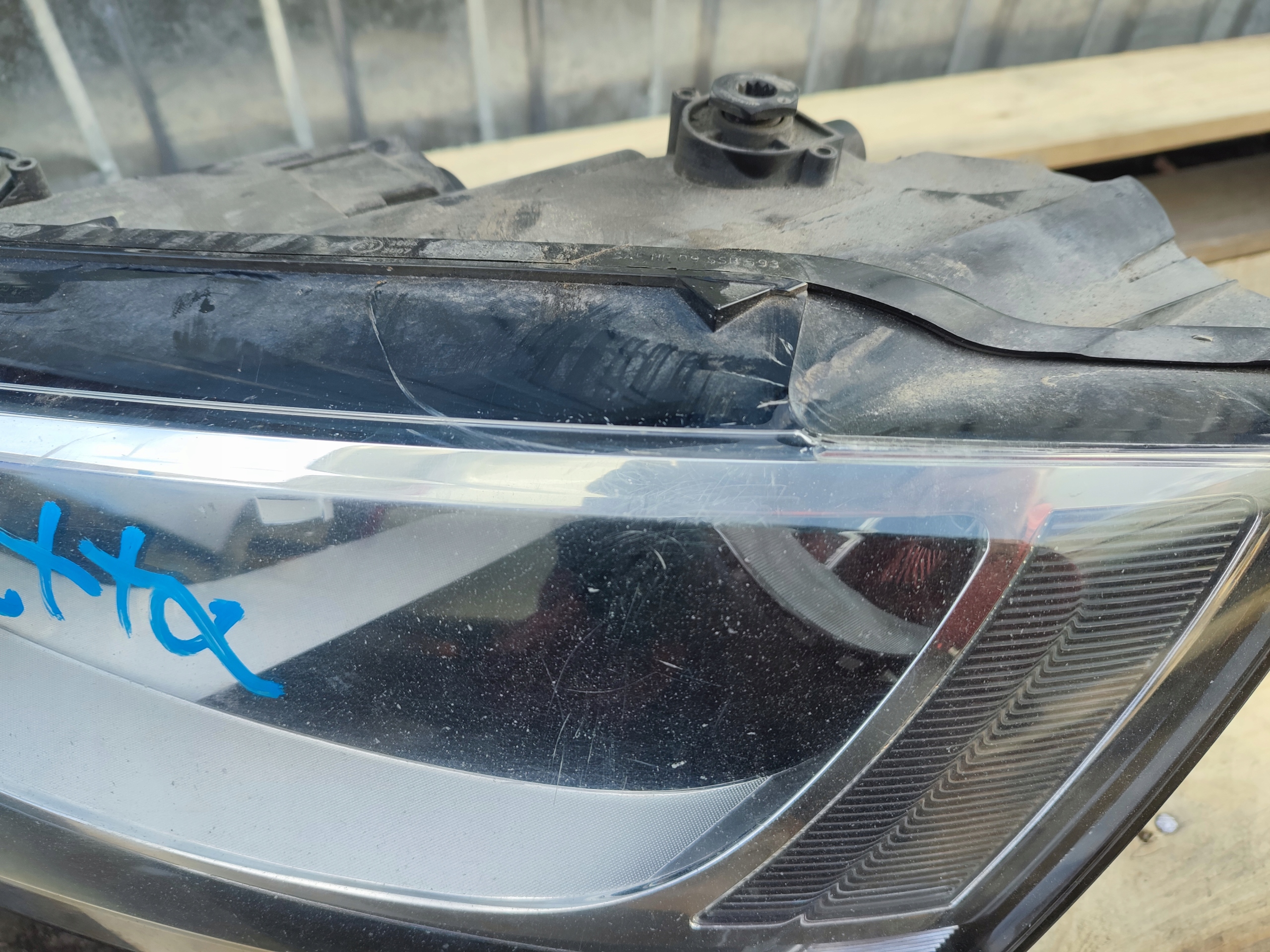 light Volkswagen left front left front Volkswagen Jetta VI