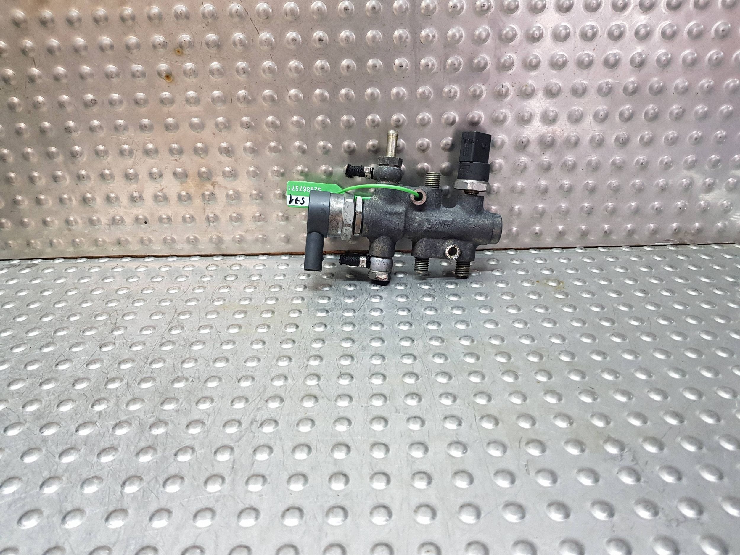 Rampe injection Capteurs 057130763H AUDI A8 D3 4.0 TDI