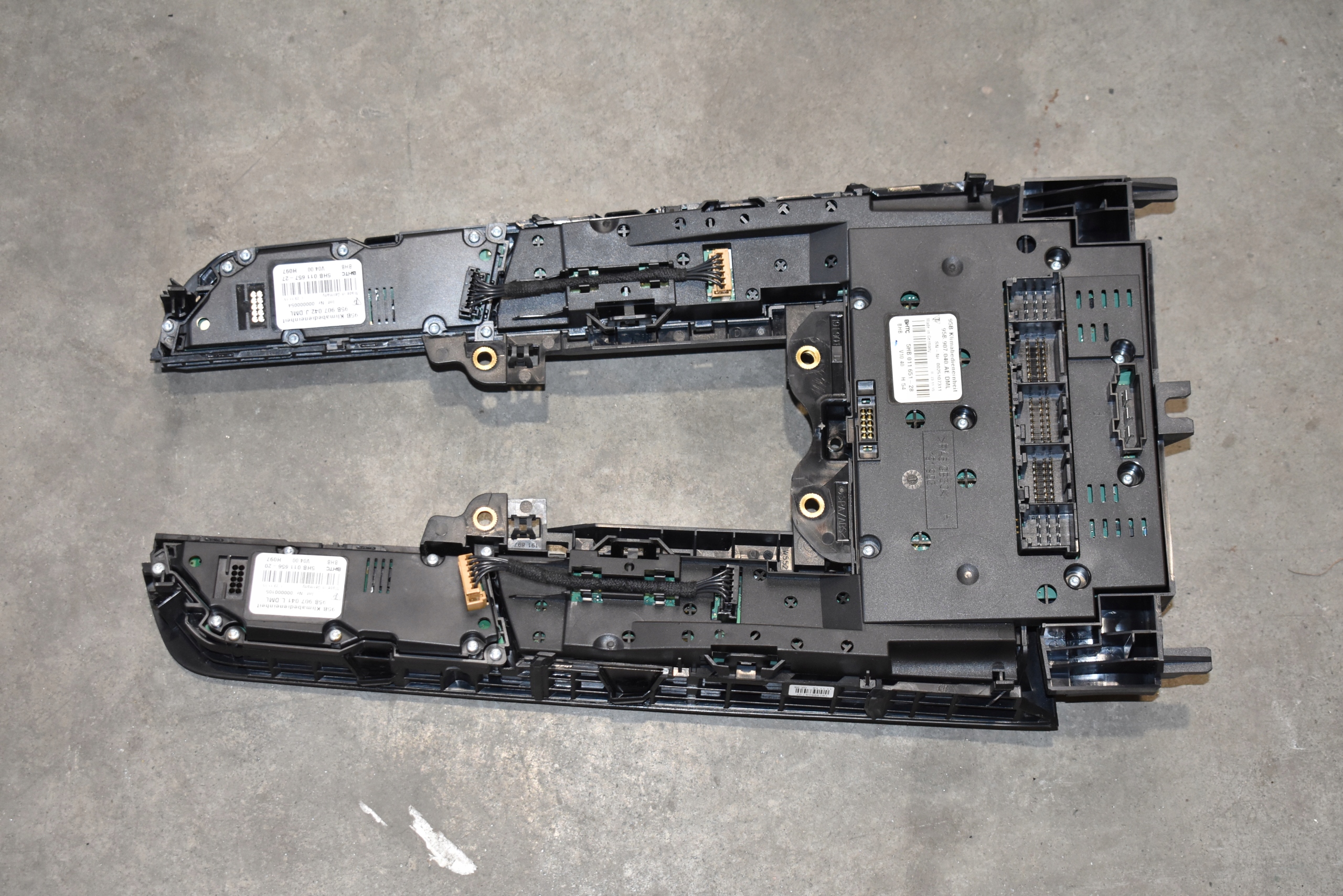 IDEALNY PANEL MULTIMEDIALNY PORSCHE MACAN 1