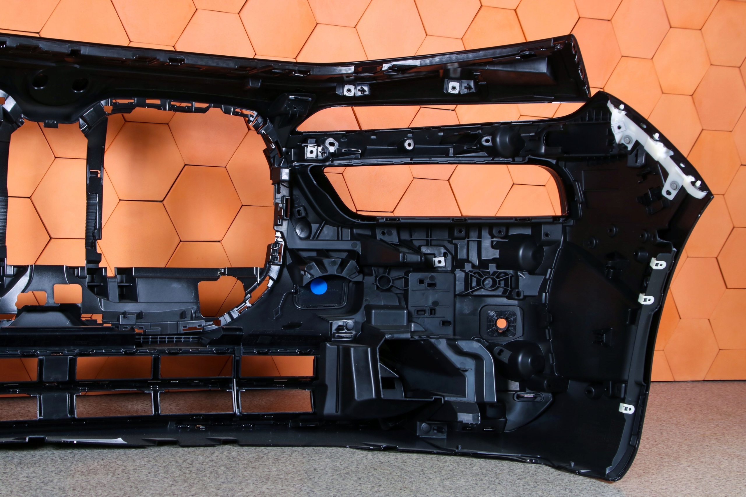 BMW 7 G70 i7 bumper front front colour 475