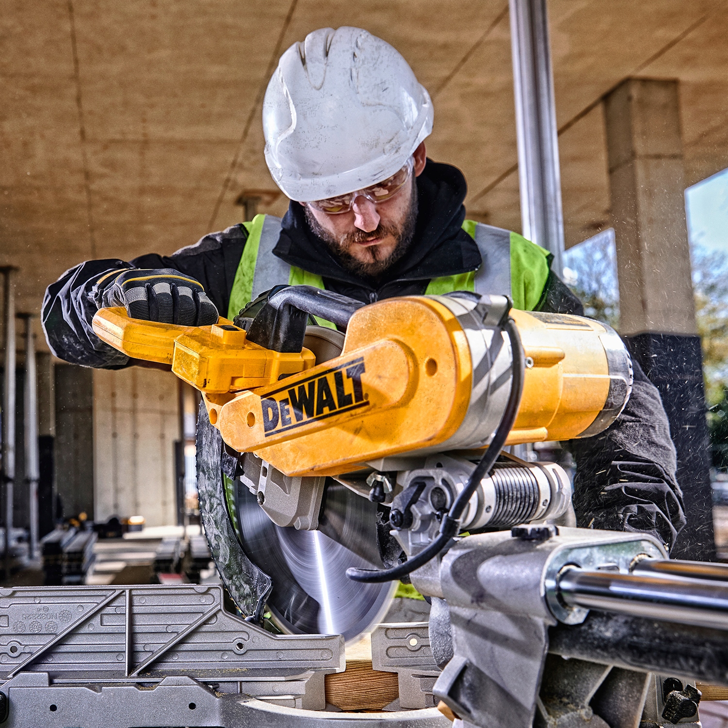 Торцовочная пила DeWALT DWS780-QS 305 мм Глубина пропила под углом 45 градусов 76 мм