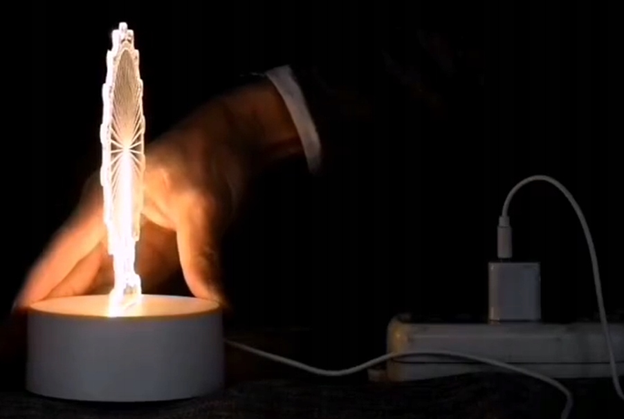 Lampka nocna ASTRONAUTA 3D usb 16 kolorów LED Kolor dominujący wielokolorowy