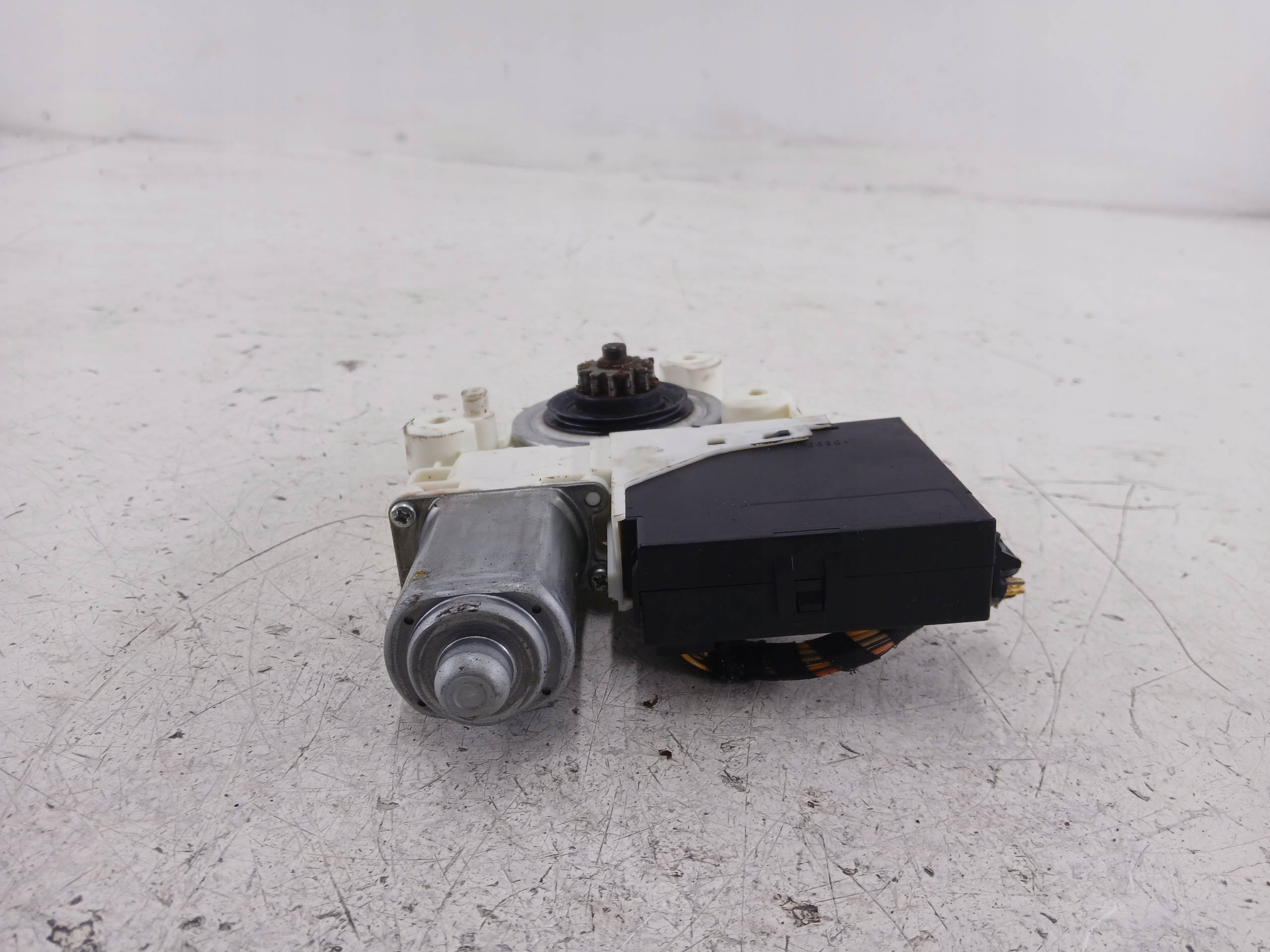 VOLVO V50 and mini motor windows right rear part 30739184AC