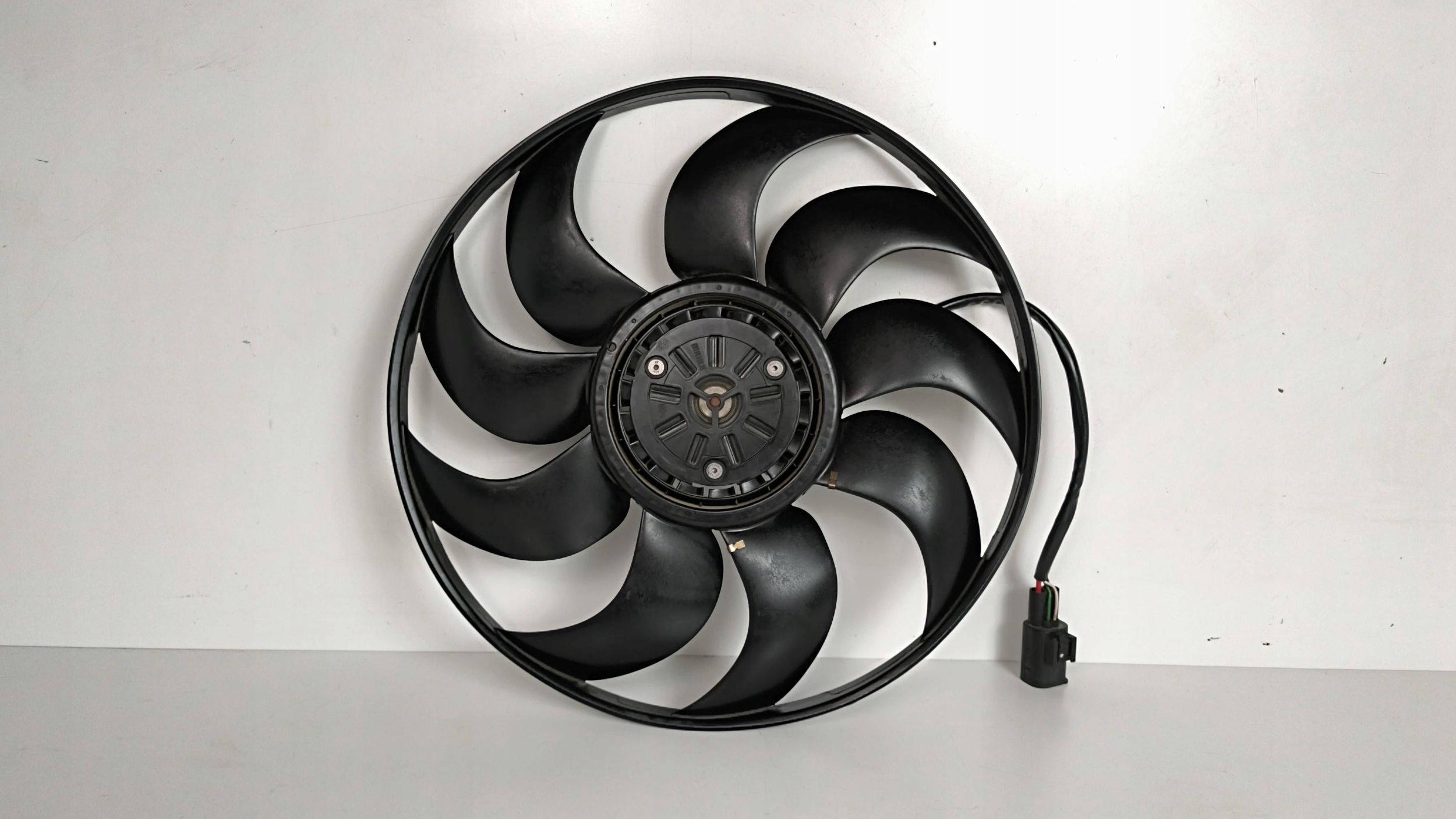BMW 5 G30 G31 G38 8655845 ventilátor chladiče