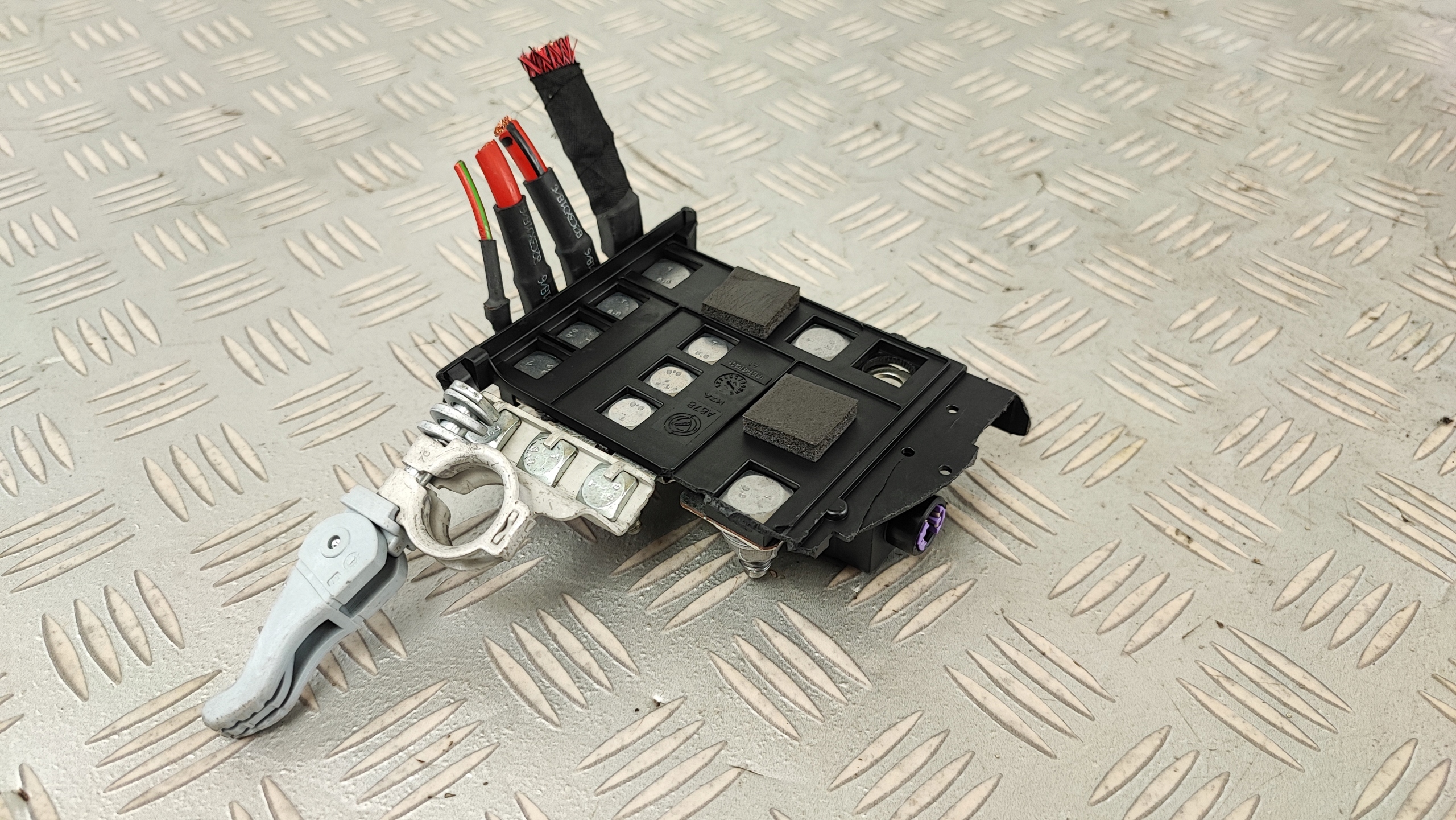 00505432580 klema plusowa pirotechniczna ALFA ROMEO GIULIA 2,0 T Jakość części (zgodnie z GVO) O - oryginał z logo producenta pojazdu (OE)