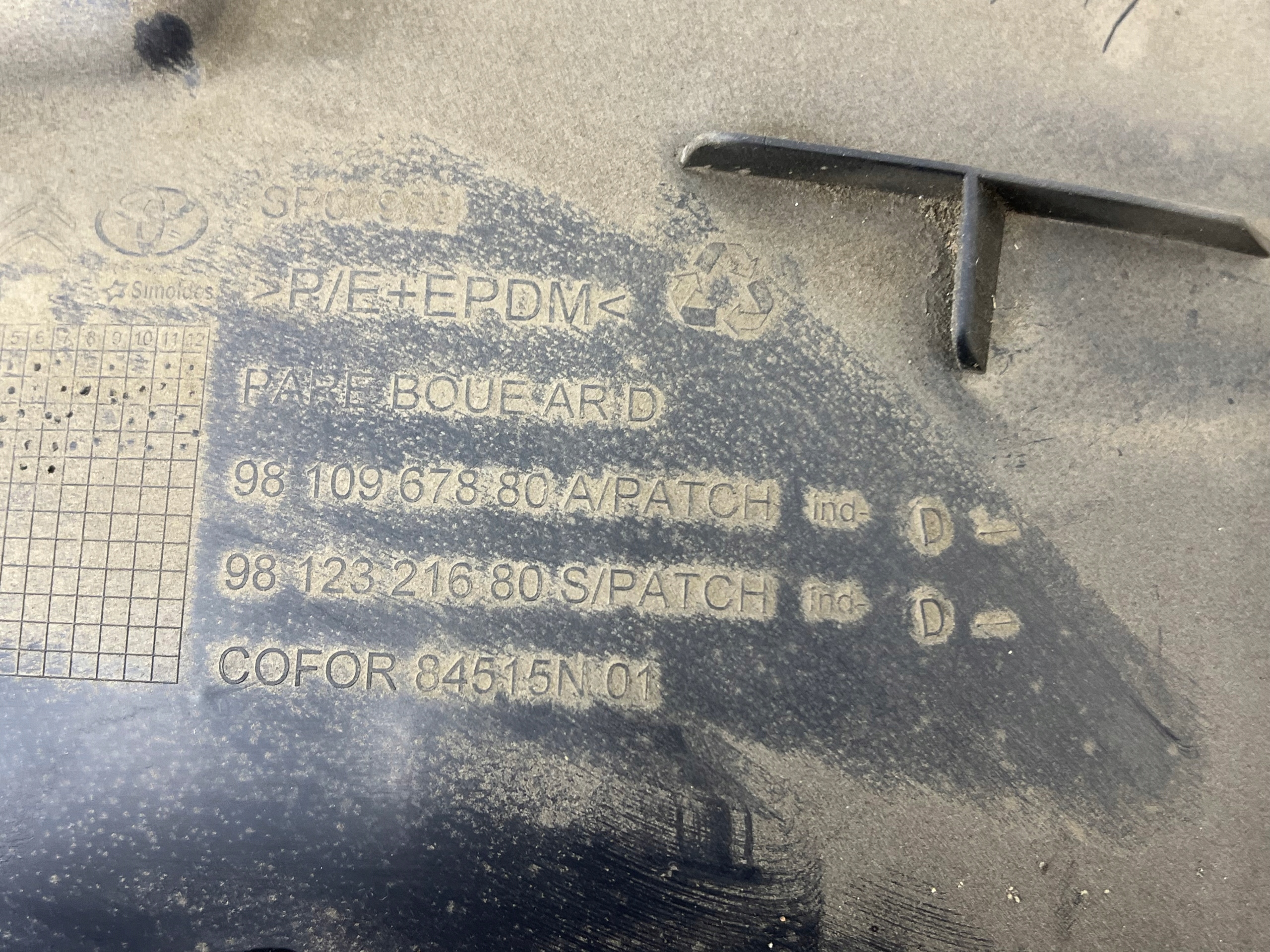 mudguard right rear part cover Wneki wheels VIVARO C JUMPY III EXPERT 9810967880D