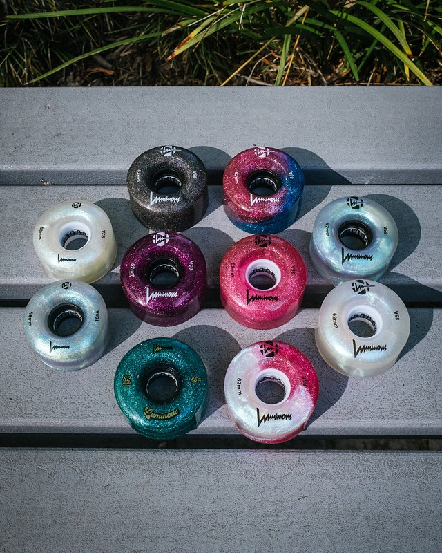 KOŁA ŚWIECĄCE DO ROLEK LUMINOUS COTTON CANDY 80MM BROKAT Marka Luminous