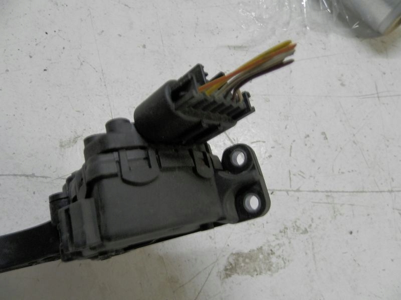 FUSION POTENCJOMETR GAZU 2S619f836AA Producent części Ford OE