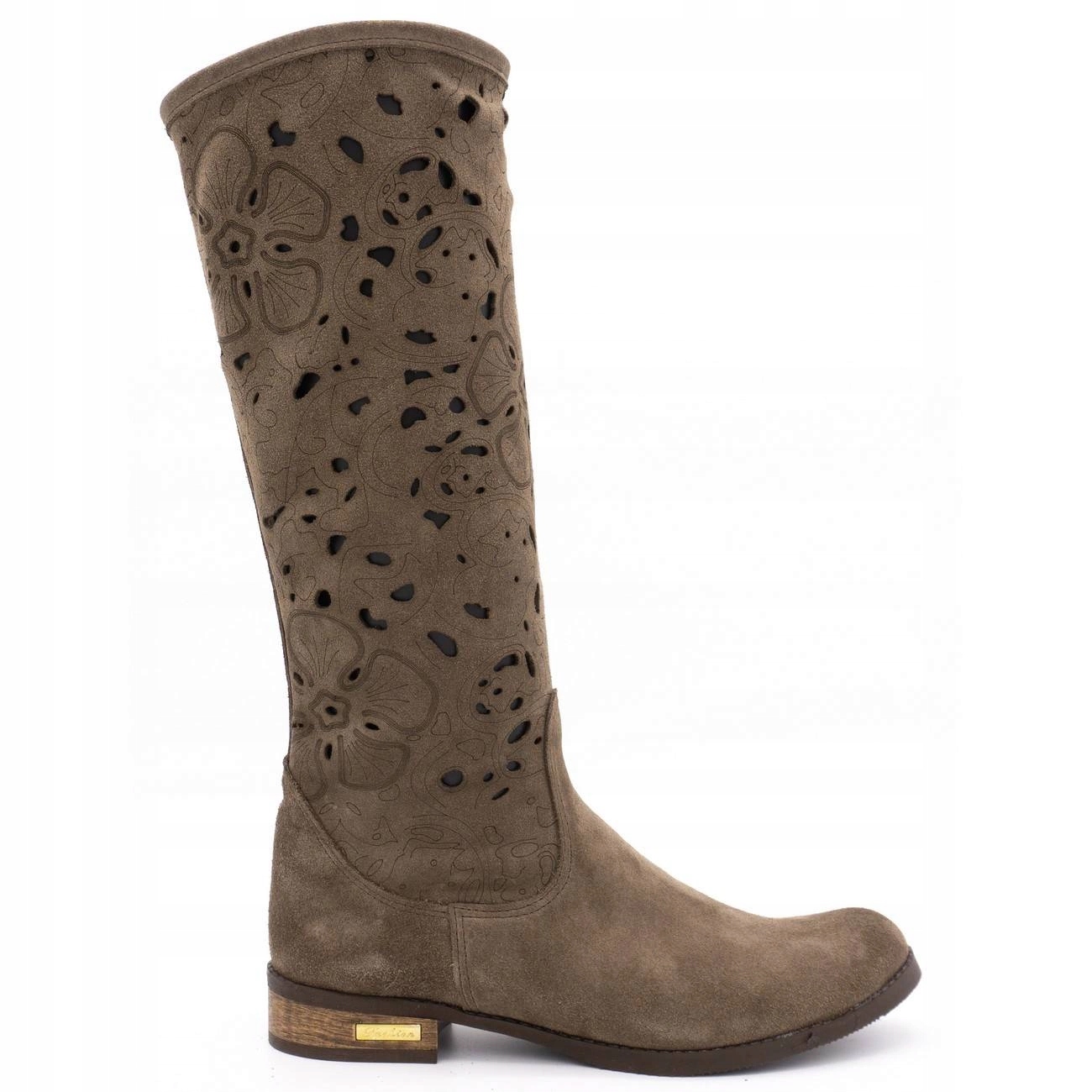 Dámské ažurové kozačky z přírodní kůže, květinové výřezy, zemitá hnědá barva 37