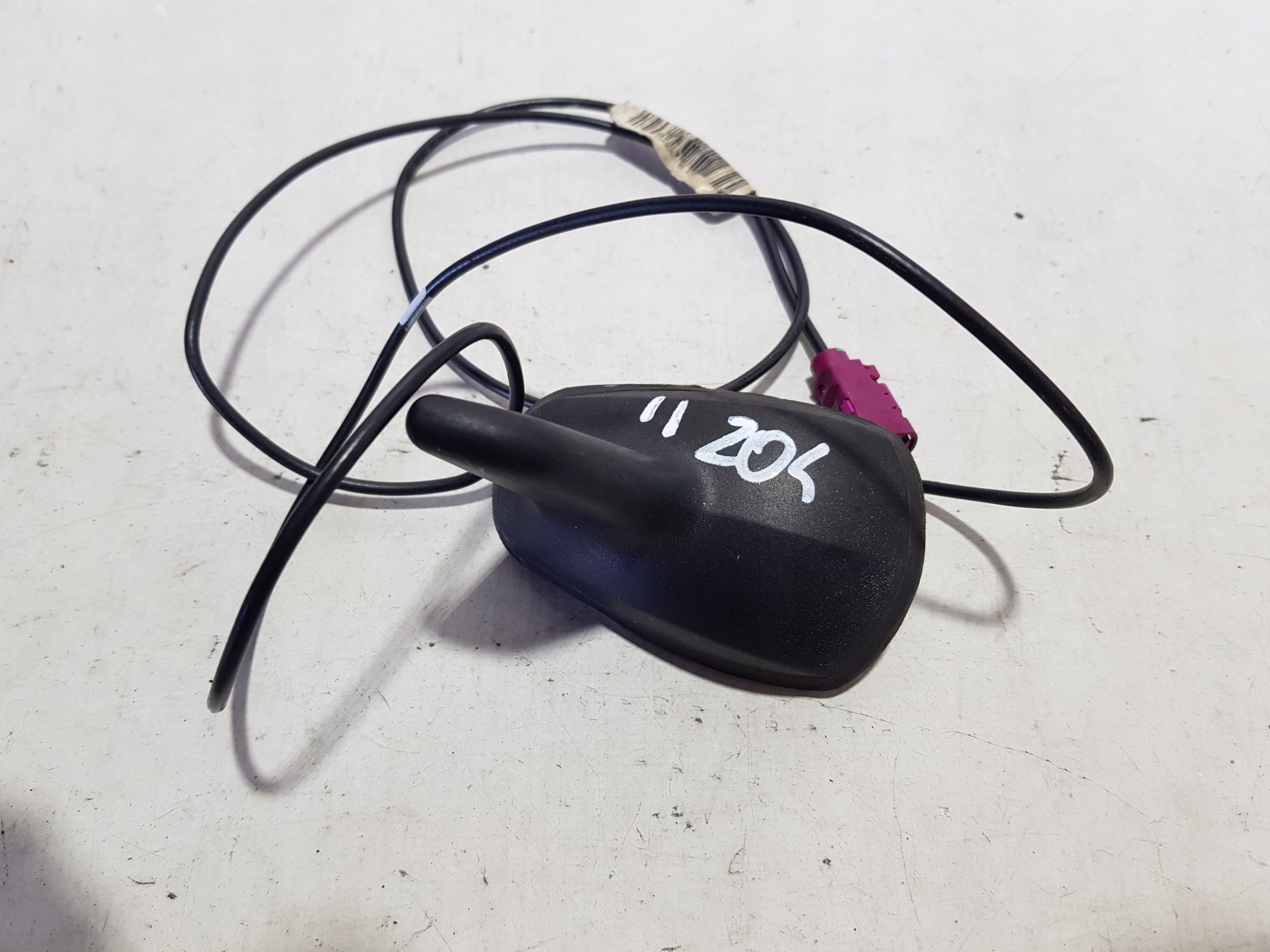 ANTENA dach GPS MERCEDES W204 2049050136