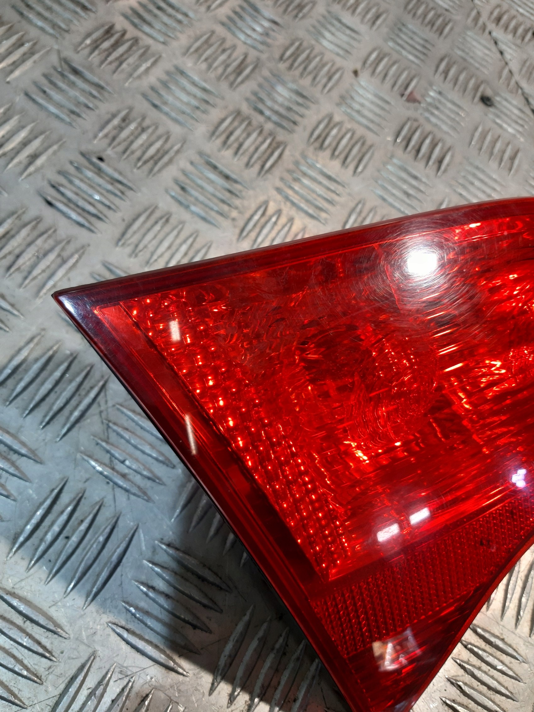 light rear part left to the bonnet AUDI A4 B7 KOMBI 8E9945093