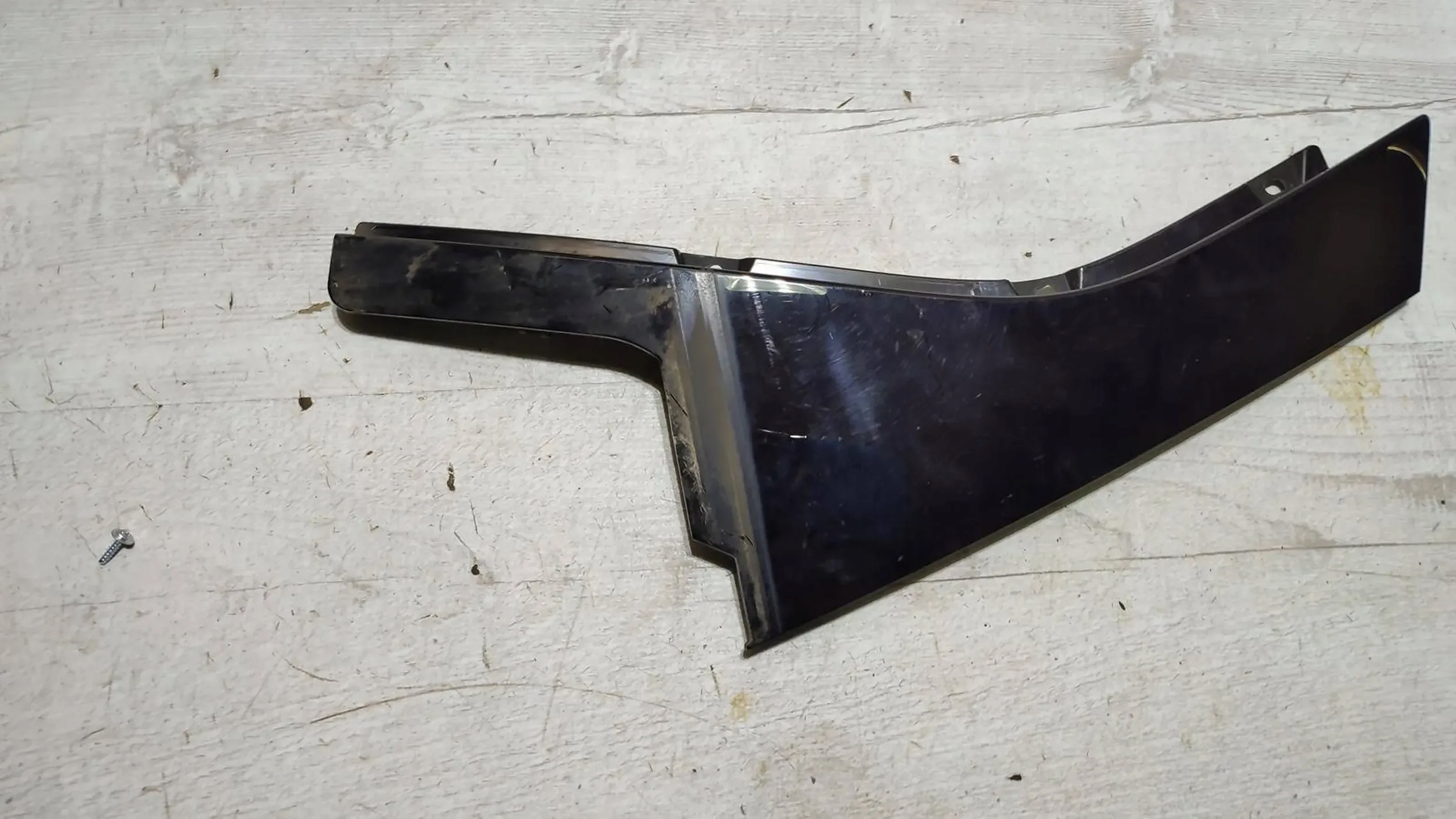 Volvo V40 II 2018r rear part side left moulding door