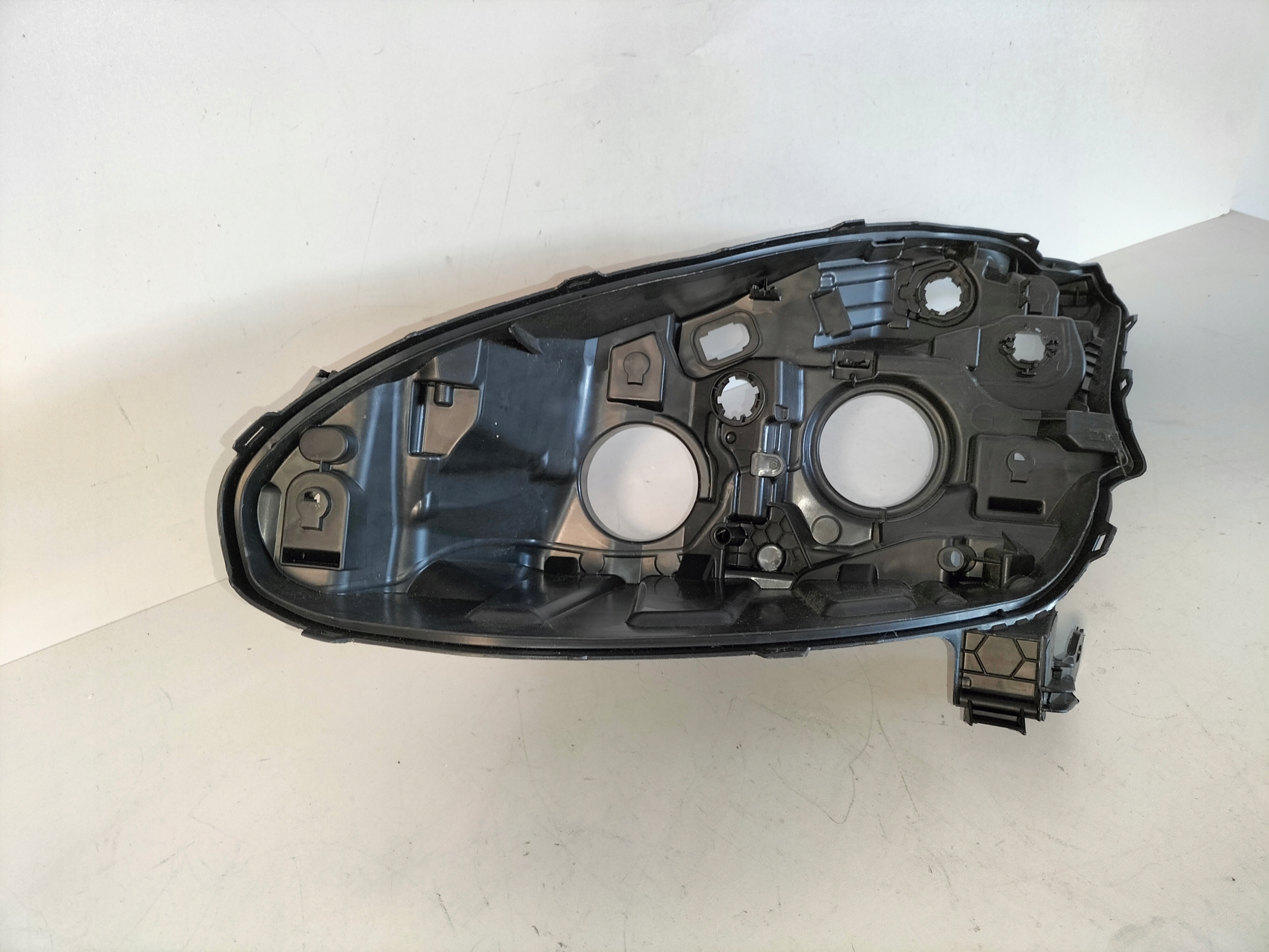 Puszka cover lights front left PEUGEOT 208 and 12