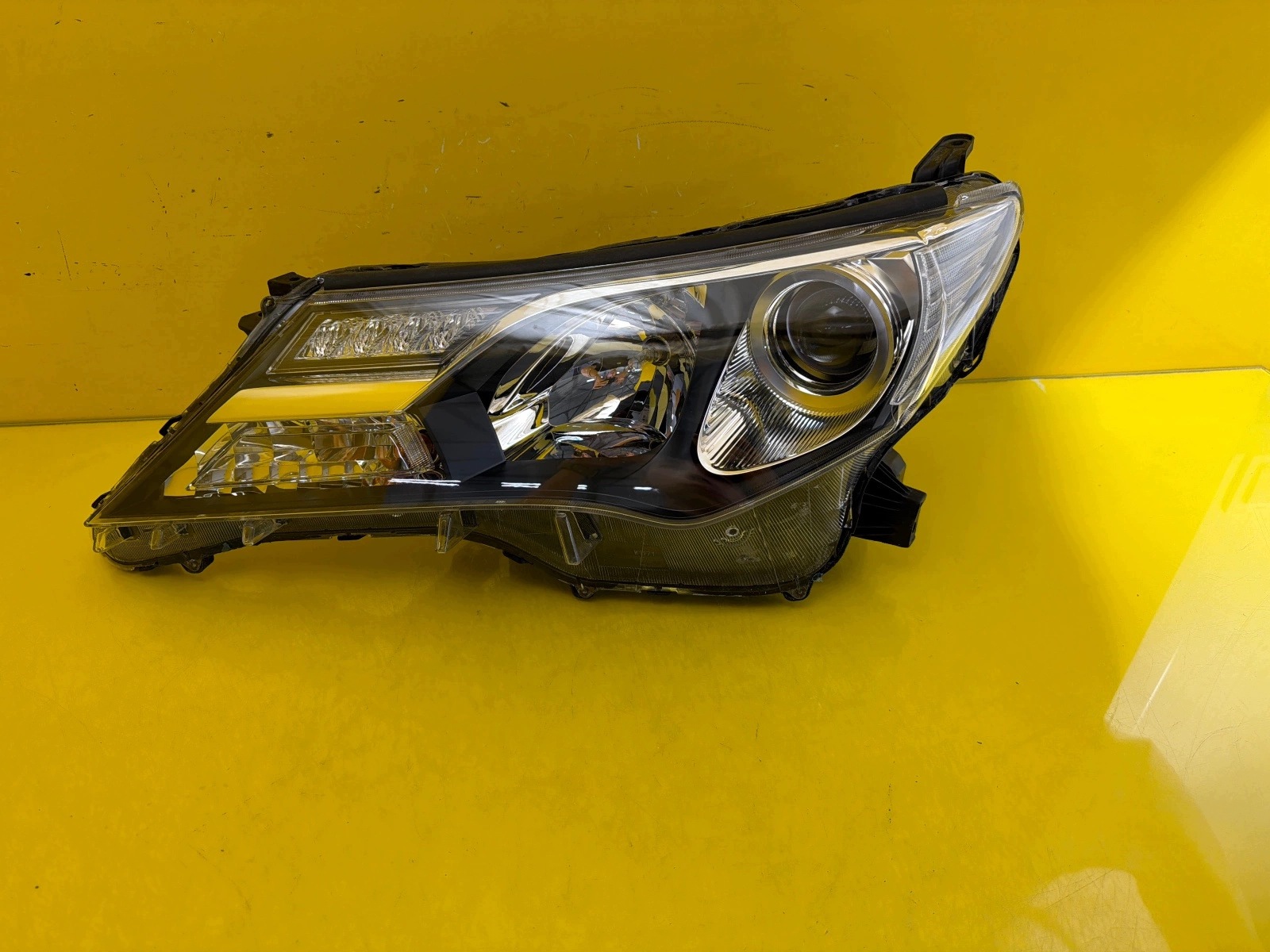 light left Toyota RAV4 IV III 2013-2015 Xenon Led