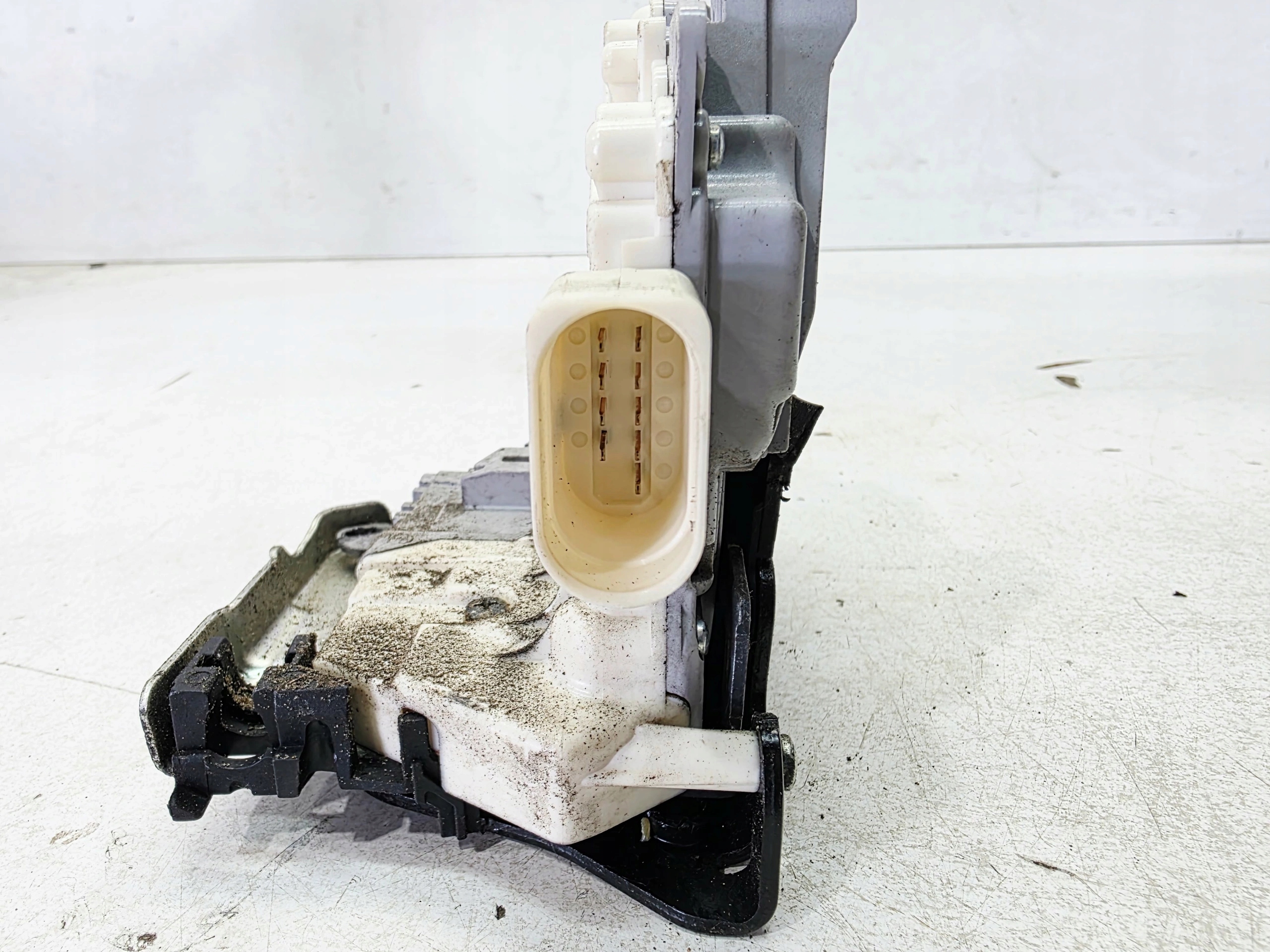 lock door right front AUDI A4 B8 A5 8T Q5 8R 8J2837016A 9 PIN