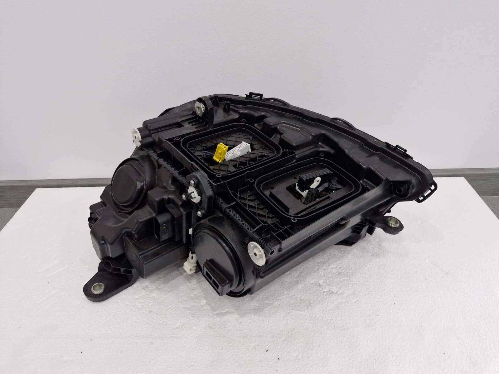 light right Mercedes E Klasa W213 LIFT Multibeam LED