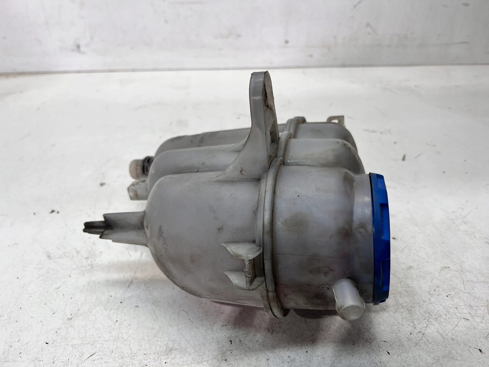 vaschetta serbatoio acqua liquido AUDI A4 B9 A5 8W0121405F