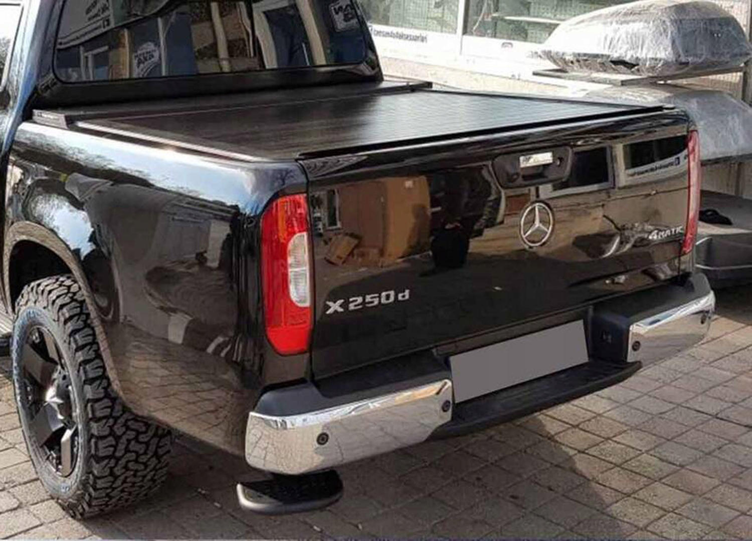 Stopień tylny paki MERCEDES X-KLASA 2017+ Producent części Omtec