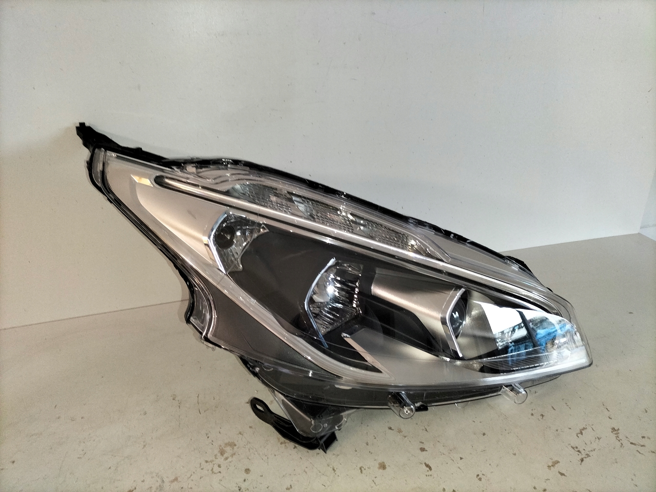 light front reflektor right PEUGEOT 208 LIFT 15-19