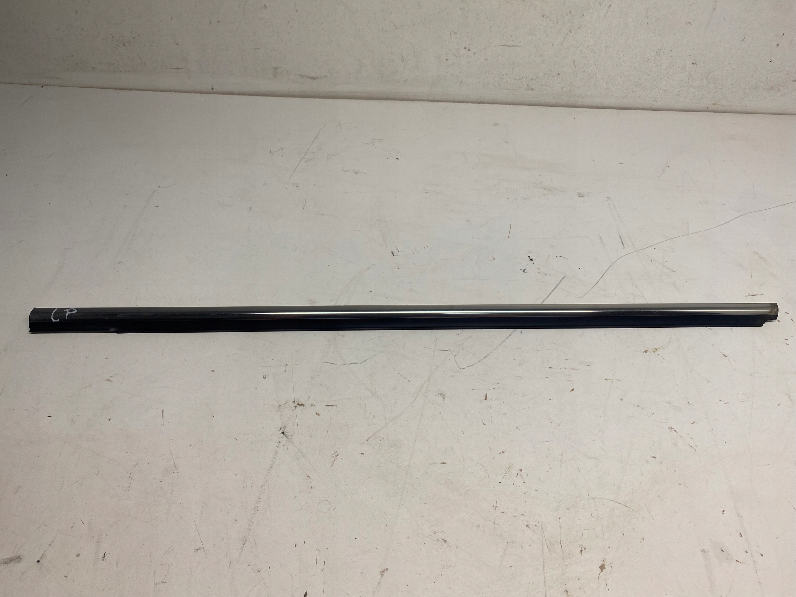 moulding PARAPET door left front KIA SPORTAGE III