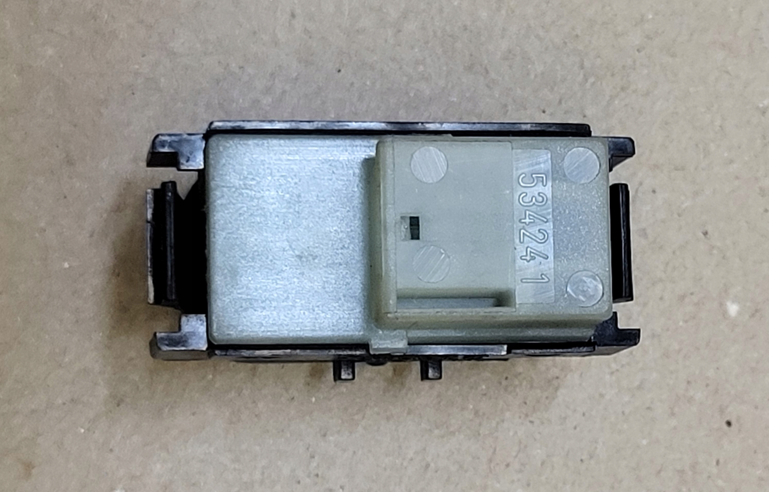 switch lifting windows right front MERCEDES S-KL W221 2208201210 OE