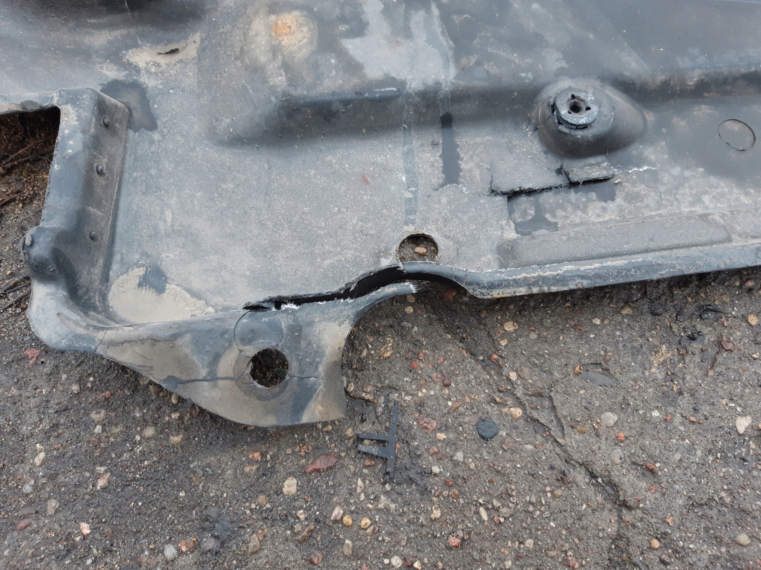 AUDI A6 C6 Blende Abdeckung abdeckung des Bodens Unterfahrschutz rechts 4F0825208