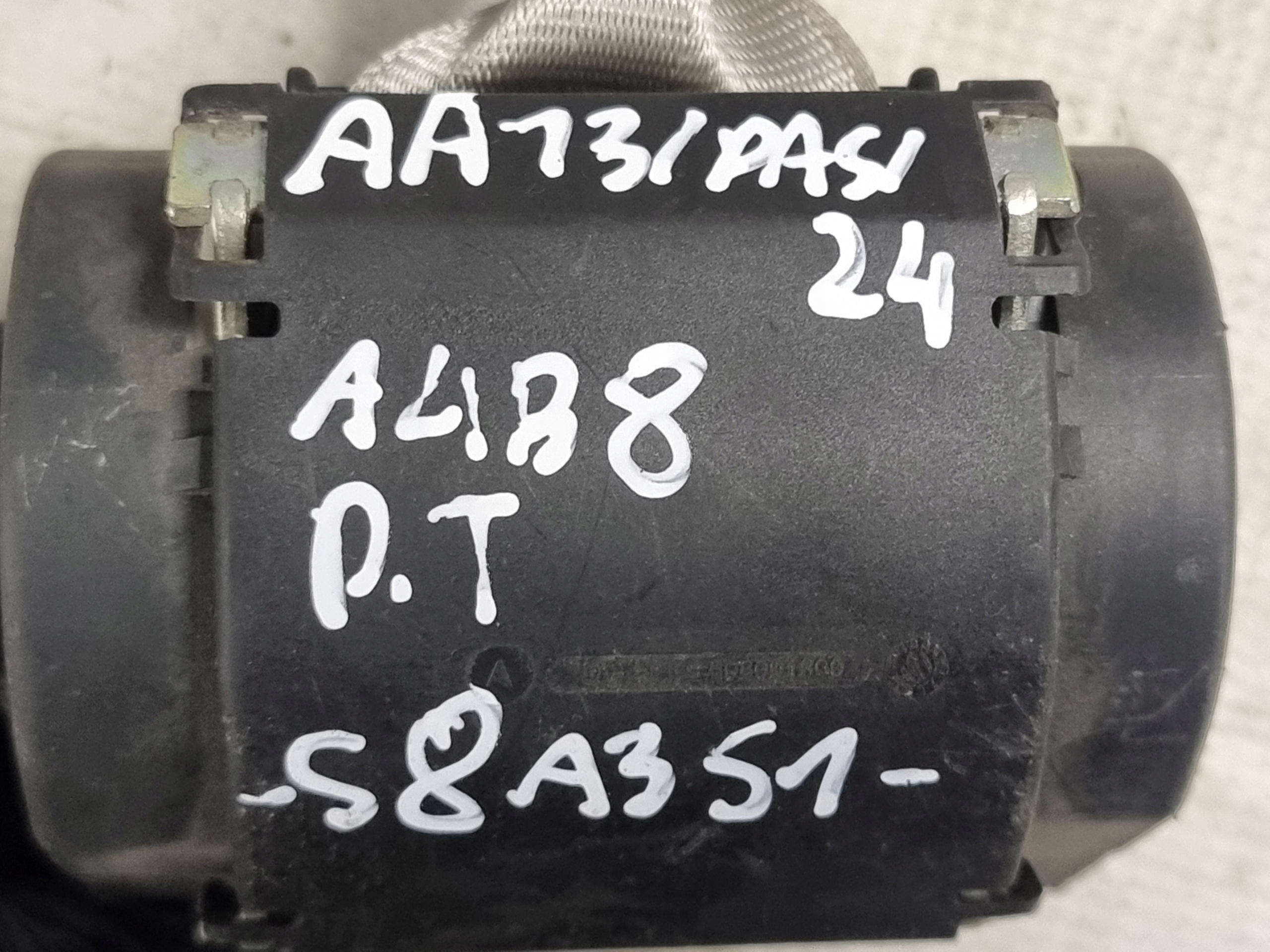 Gurten Sicherheits BEIGE rechts heck OE 610307000 AUDI A4 B8