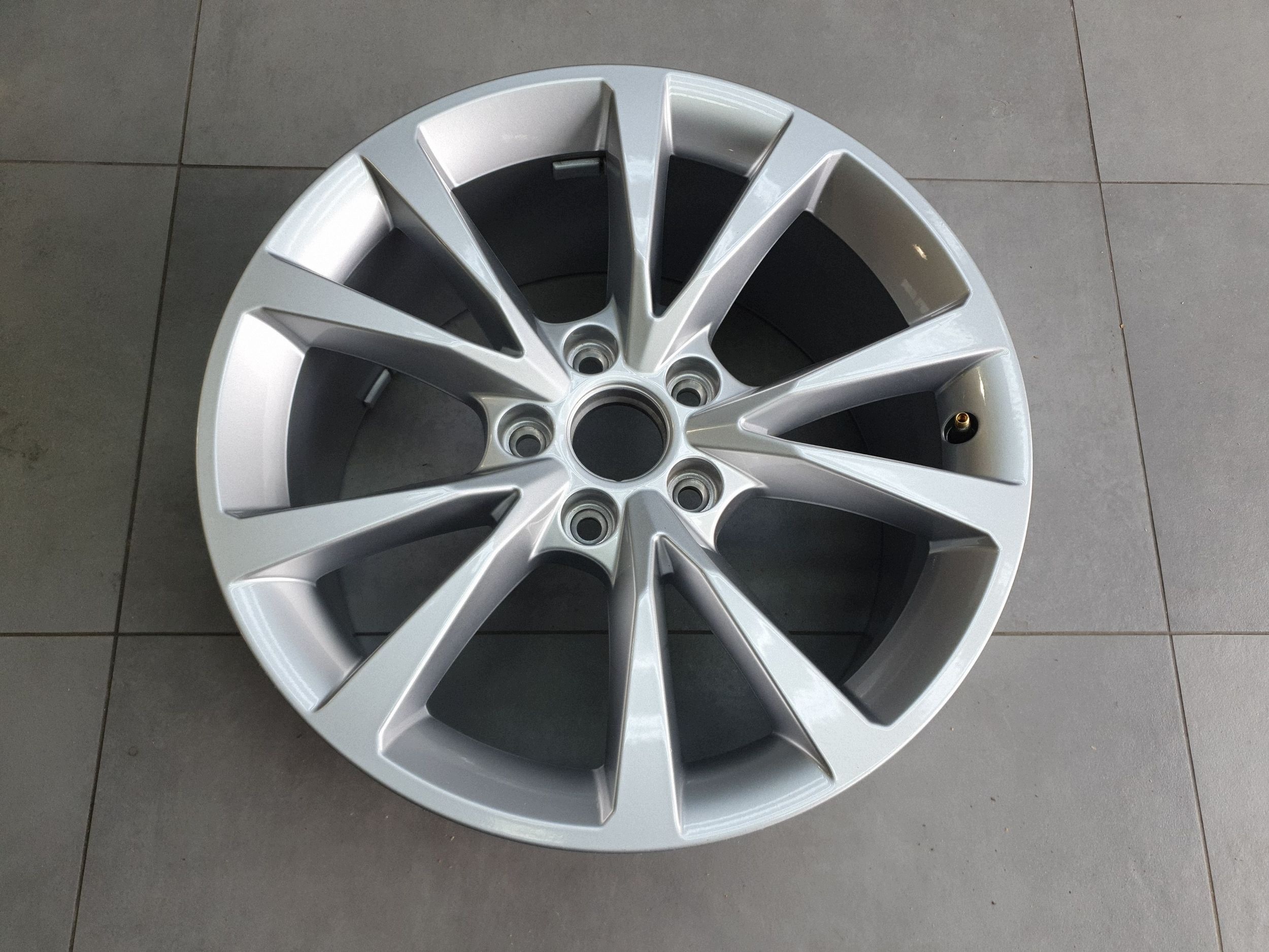 Audi A3 8Y disk disk hliníkový 17" et46 8Y0601025CC