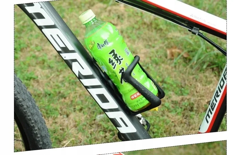KOSZYK DO ROWERU UCHWYT ROWEROWY NA BIDON BUTELKĘ REGULOWANY Kolor dominujący czarny