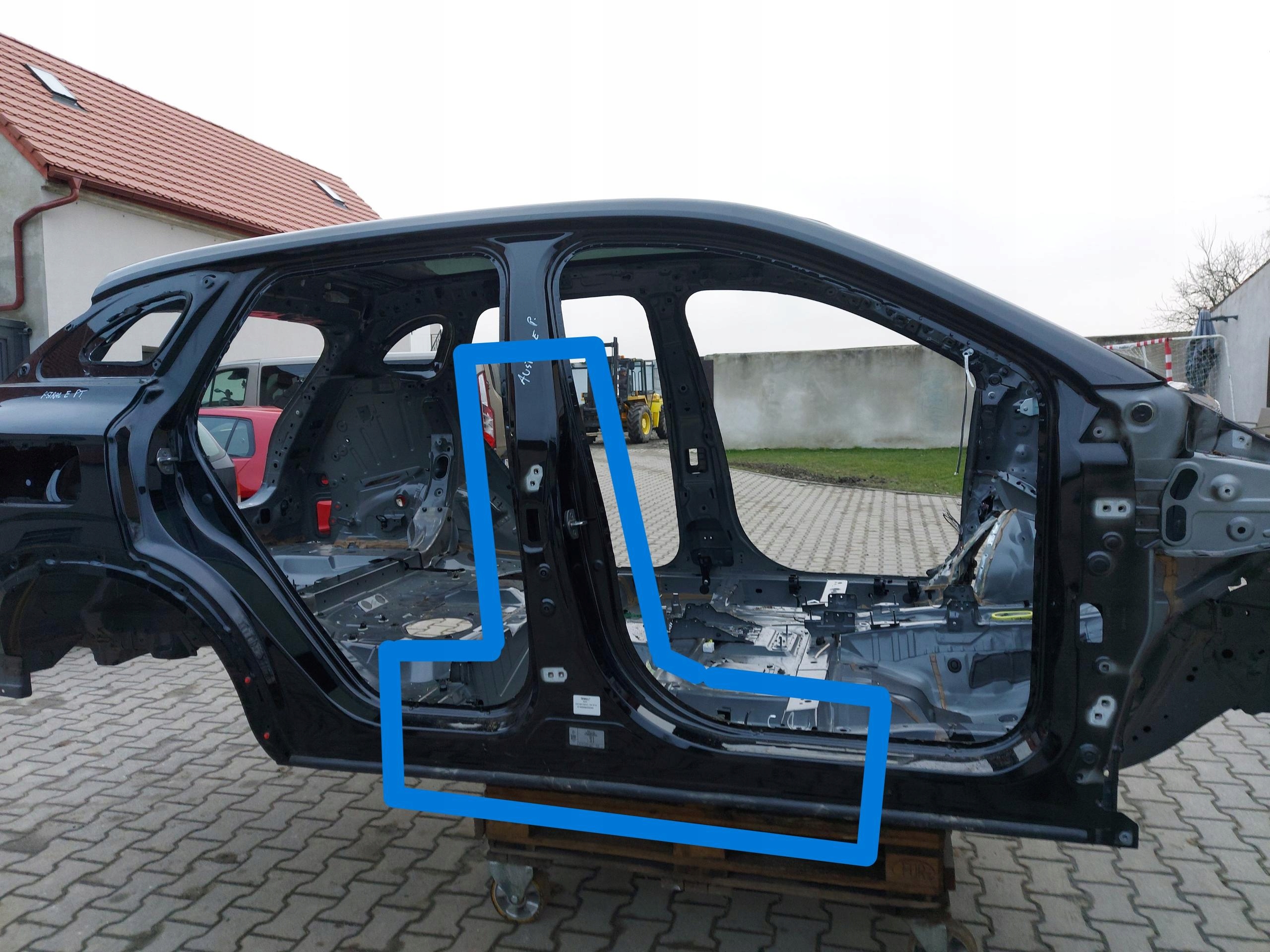 RENAULT Austral E threshold pillar right