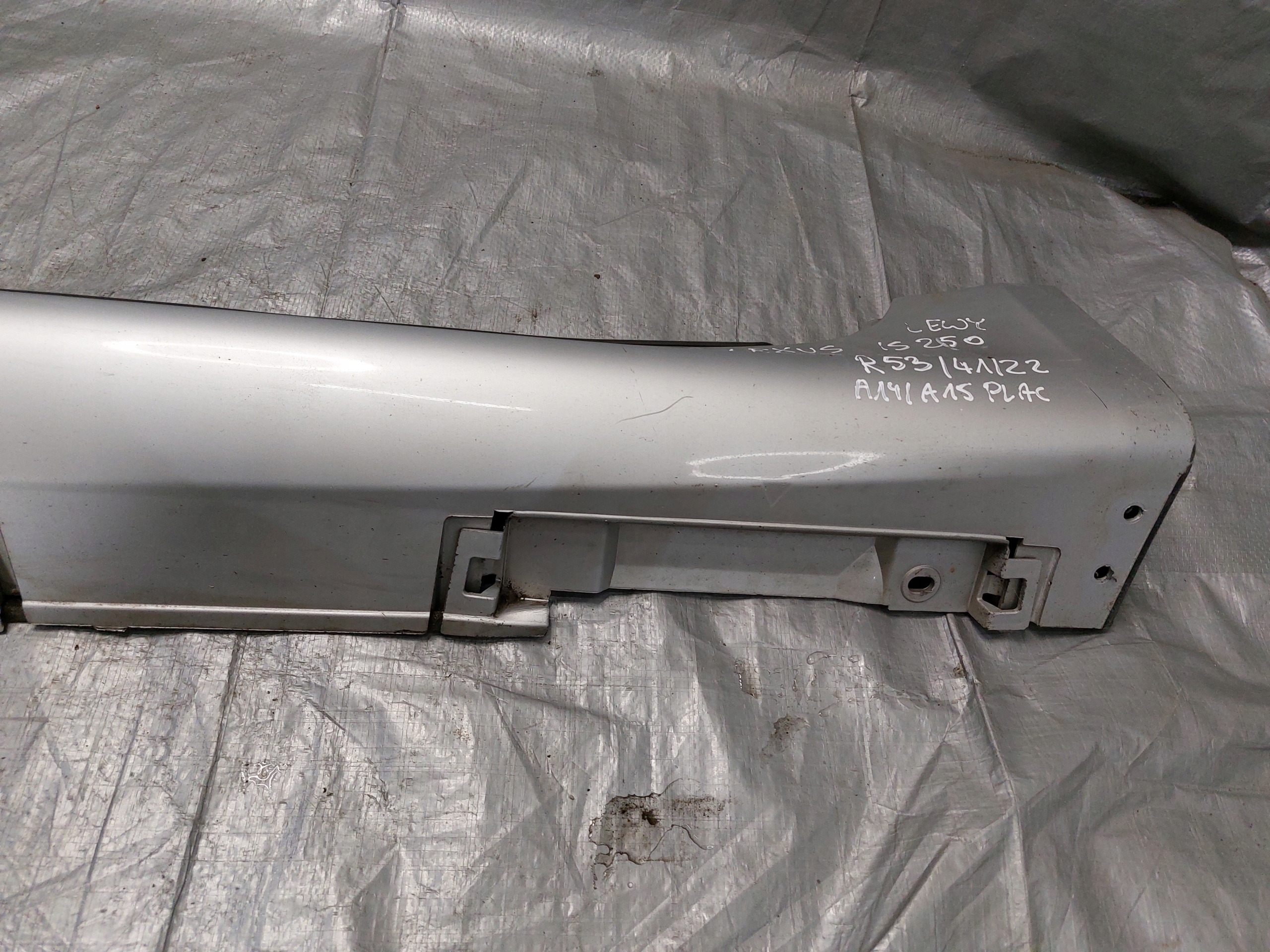 cap moulding for threshold left LEXUS IS250