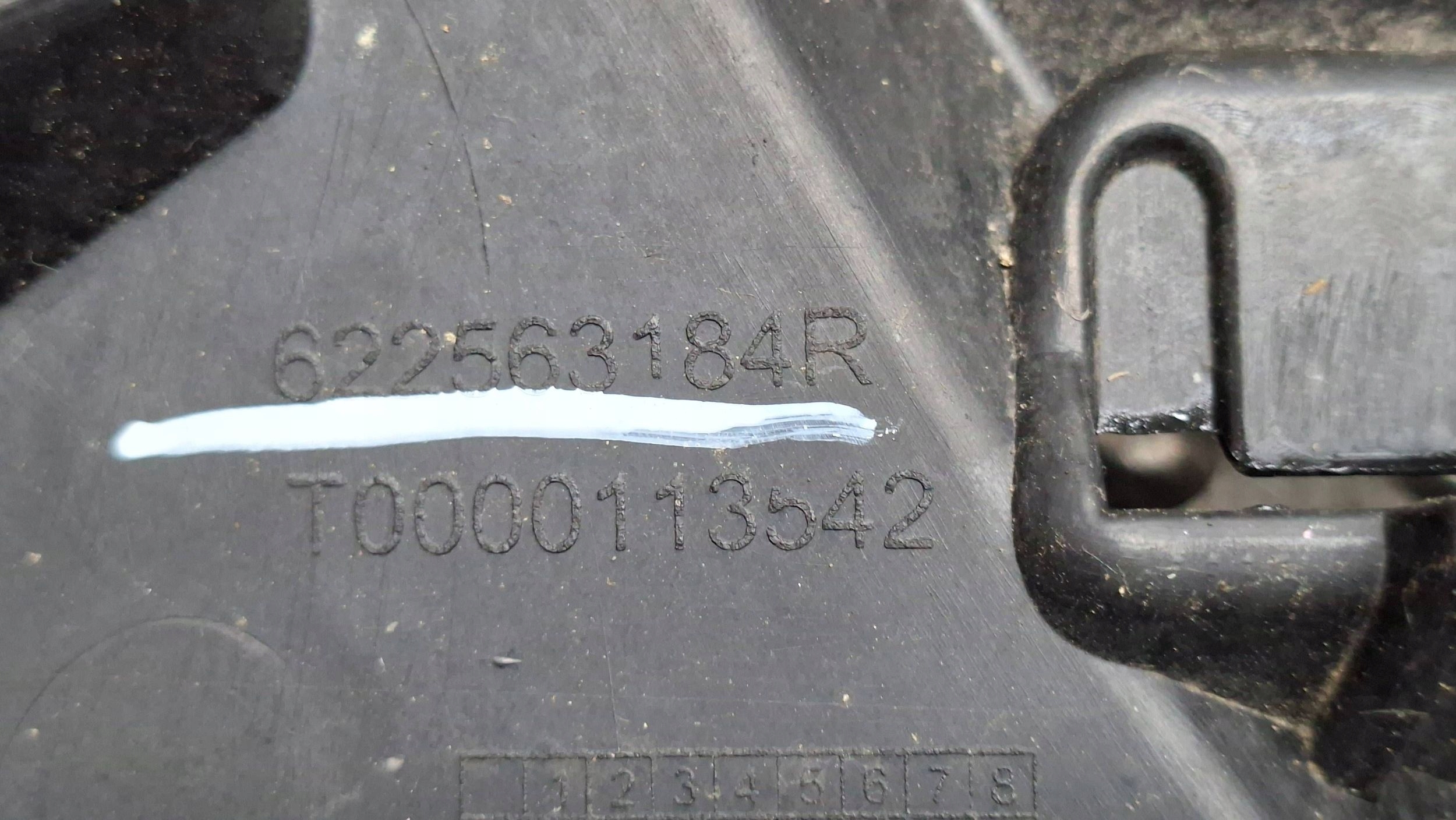 příčka maska nárazníku předek 622563184R RENAULT CLIO IV 2012