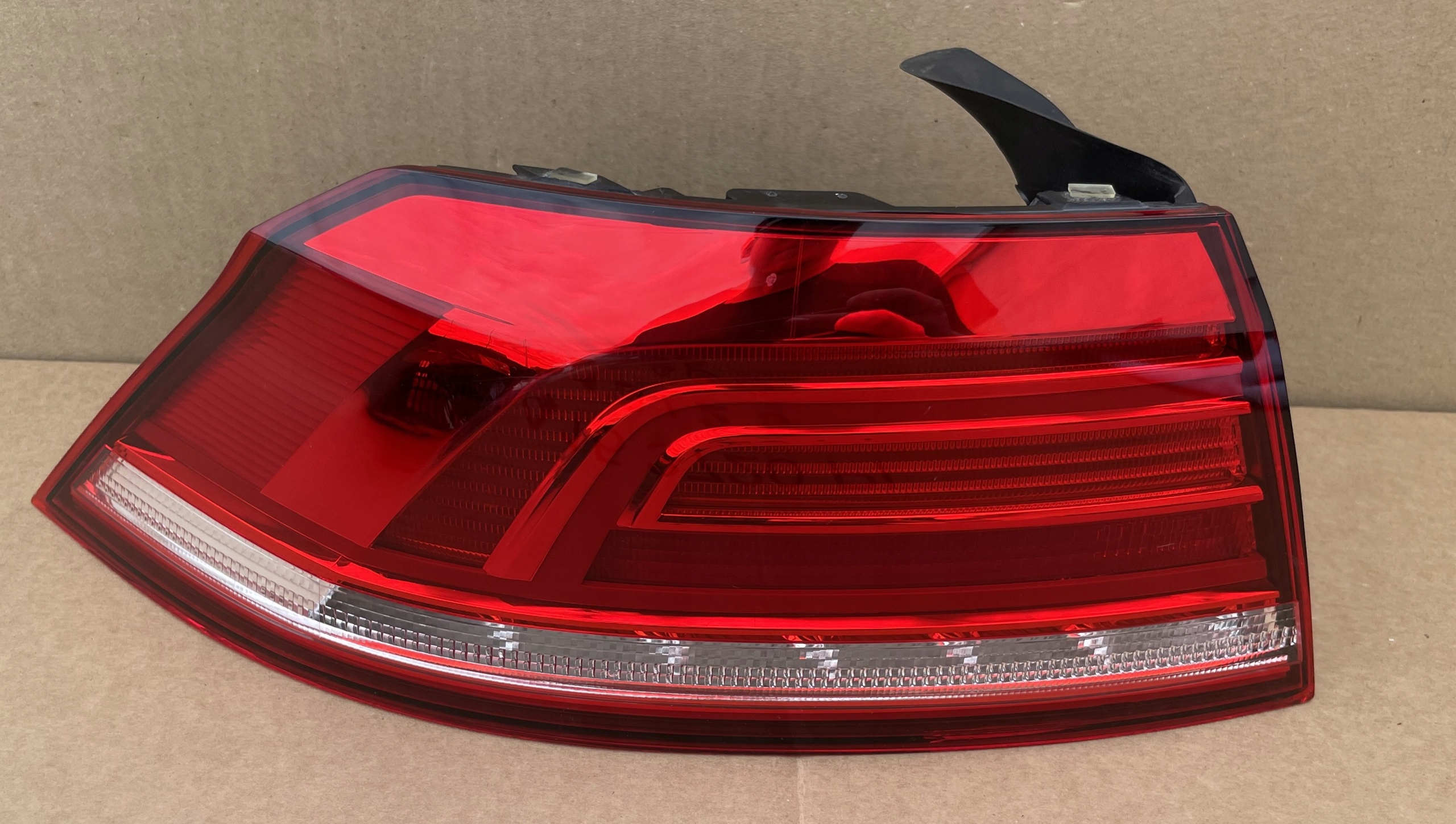light PASSAT B8 sedan 3G5945095A as new original