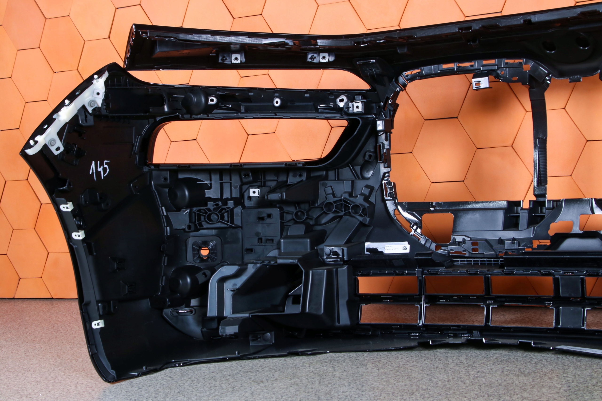 BMW 7 G70 i7 bumper front front colour 475