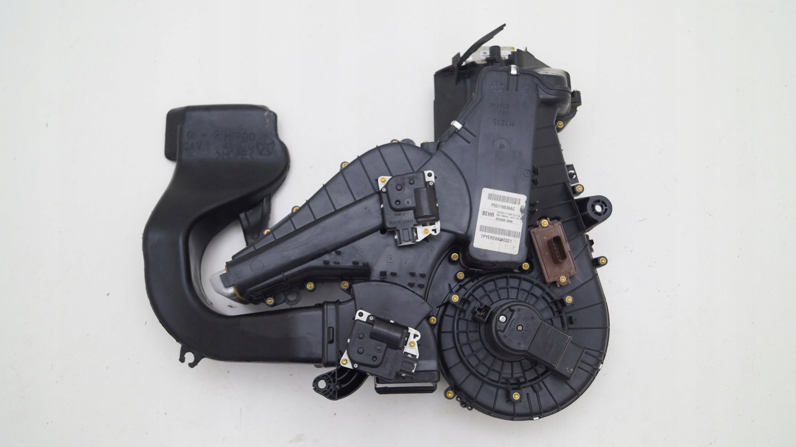 P55116936AC - JEEP COMMANDER 3.7 V6 05-обогреватель задний Т