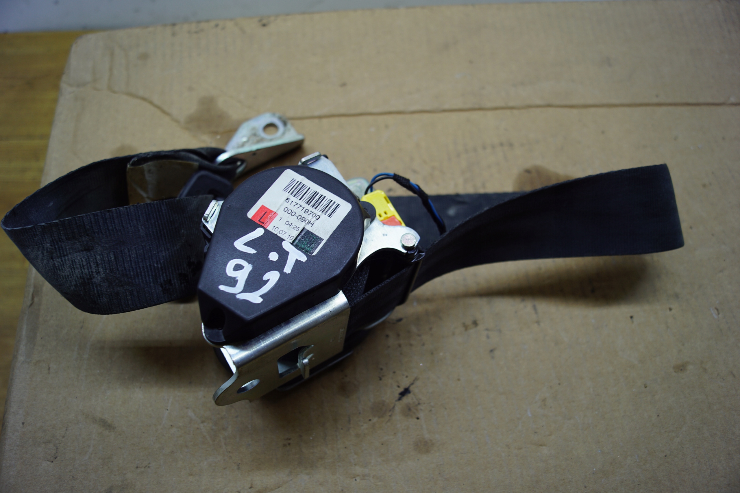 PAS BEZPIECZENSTWA LEWY TYL SKODA SUPERB II