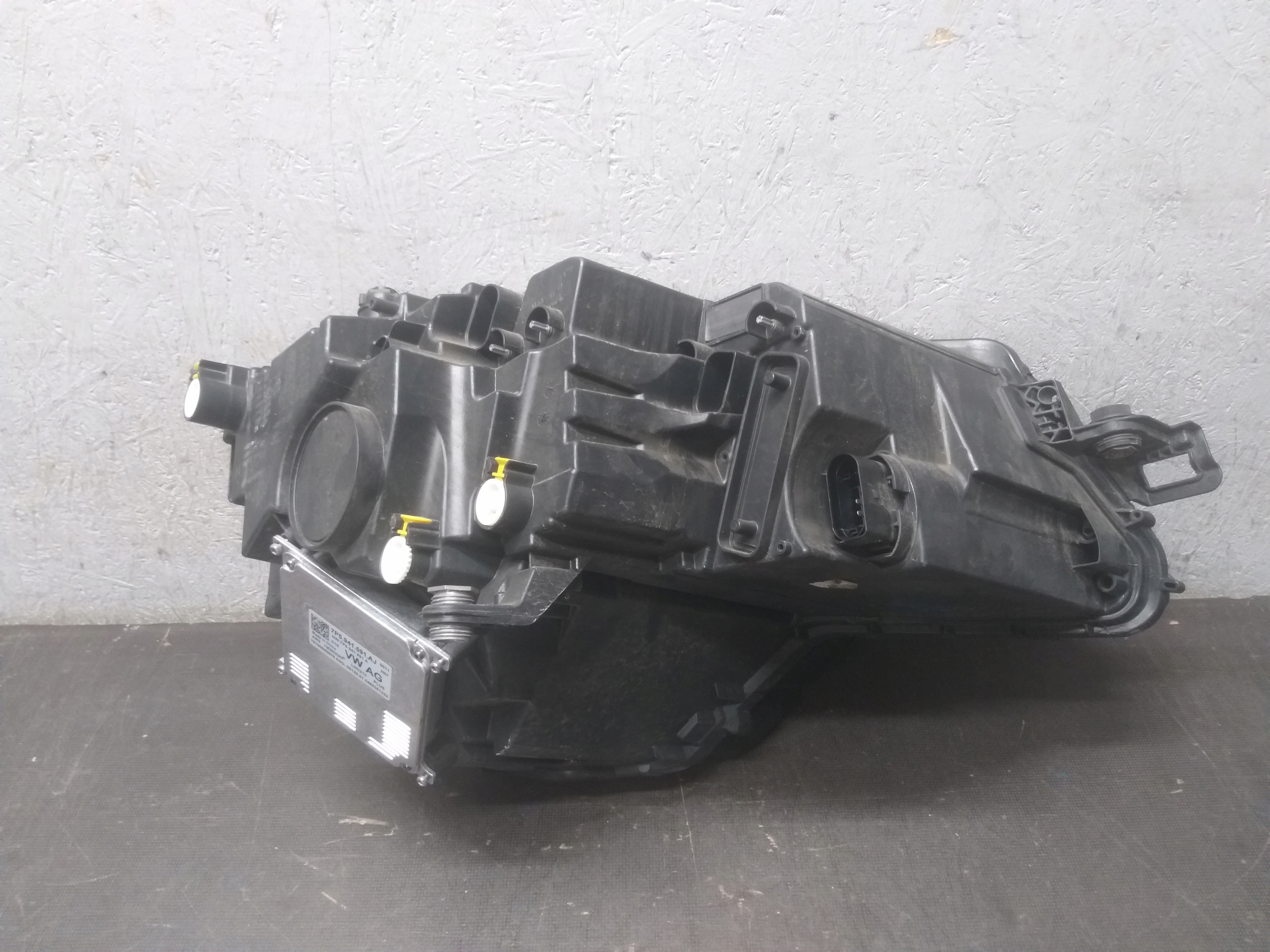light front left SKODA KAROQ FULL LED 57B941015P