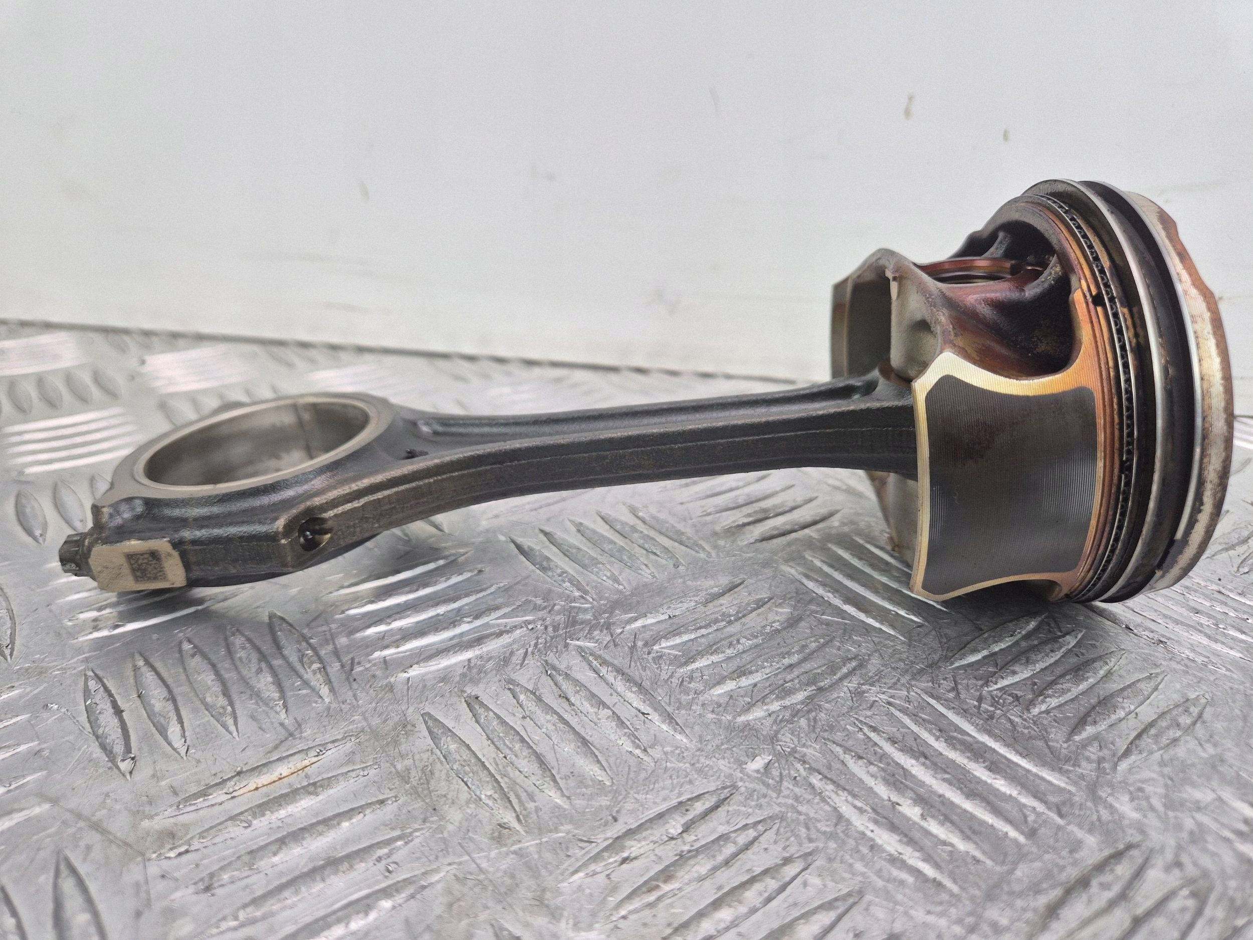 piston with connecting rod Mercedes A200 W176 DFA2700317 270.910