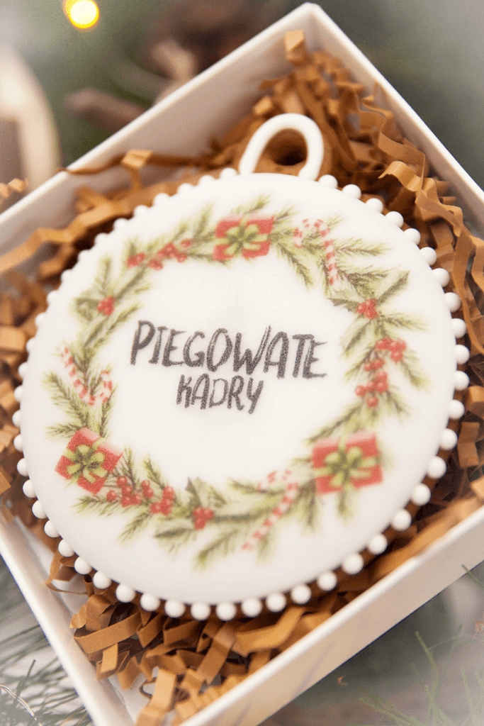 Pierniczki Świąteczne TWOJE LOGO Bombka w Pudełku Rodzaj piernik