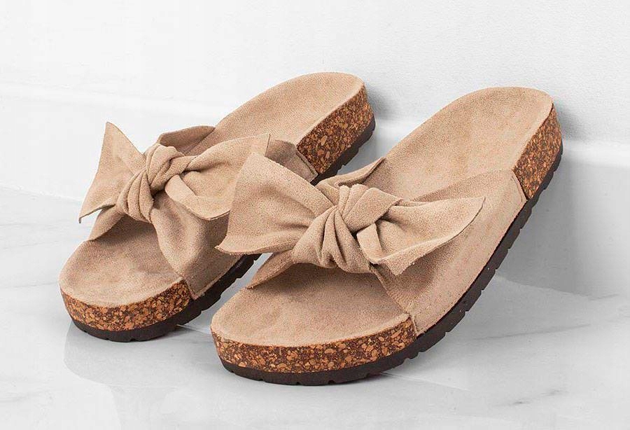 4904 CAMEL KHAKI ZAMSZOWE KLAPKI Z KOKARDĄ 36 Cechy dodatkowe kokardka