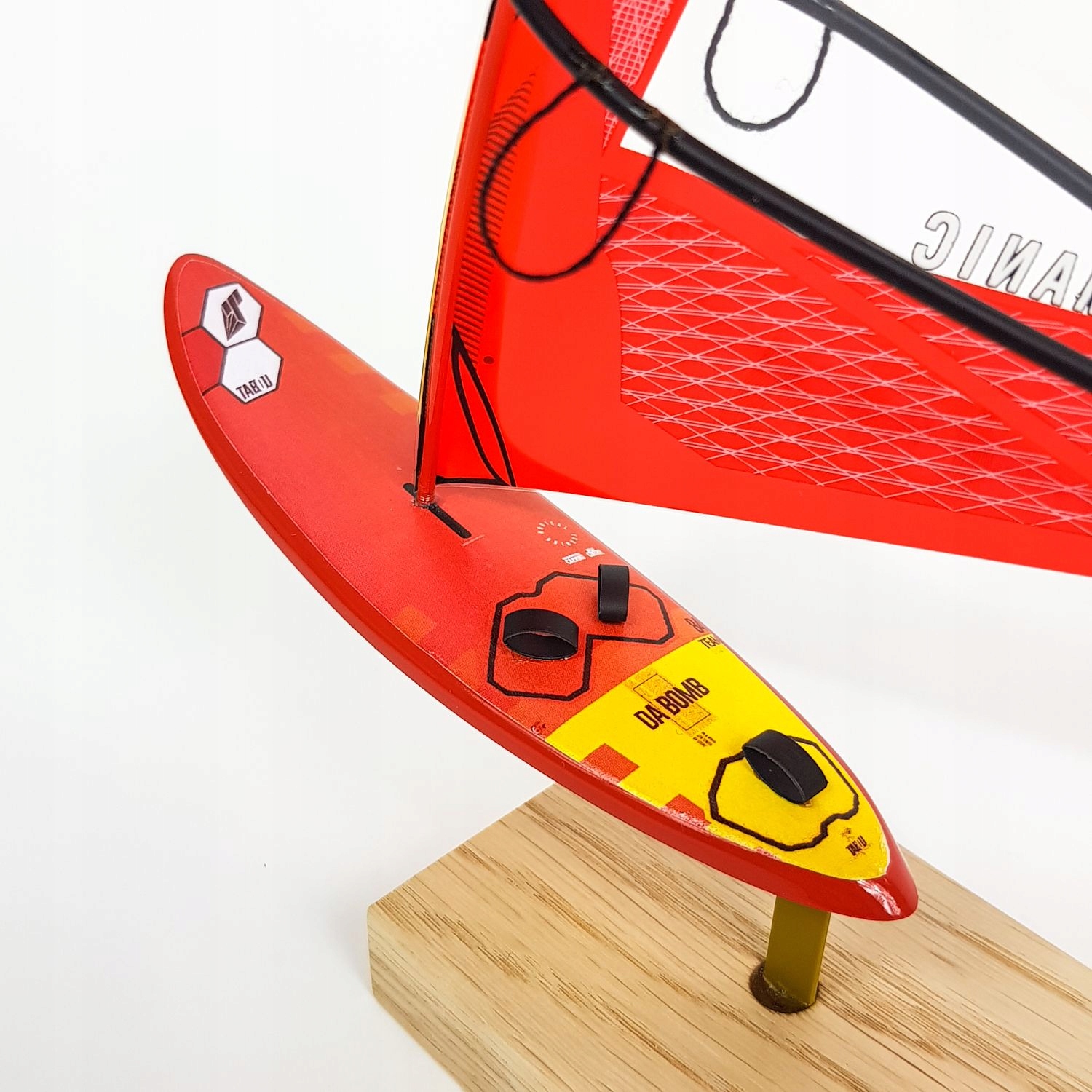 Model Windsurfingowy Tabou DaBomb GA Manic Red Model Tabou DaBomb + GA Manic Red