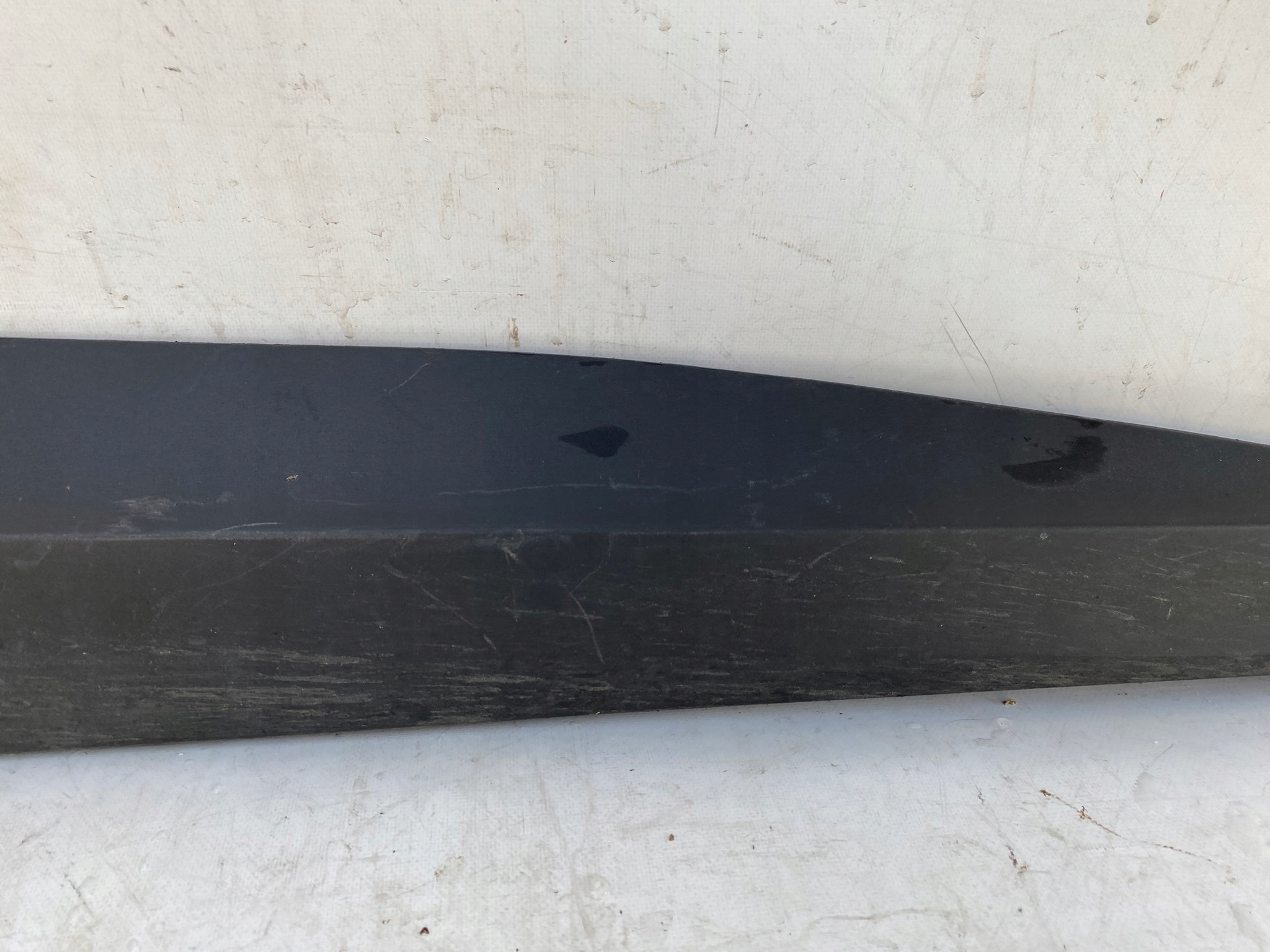 FORD MUSTANG MACH-E 21- moulding cap door right front LJ8B-R20848-ACW