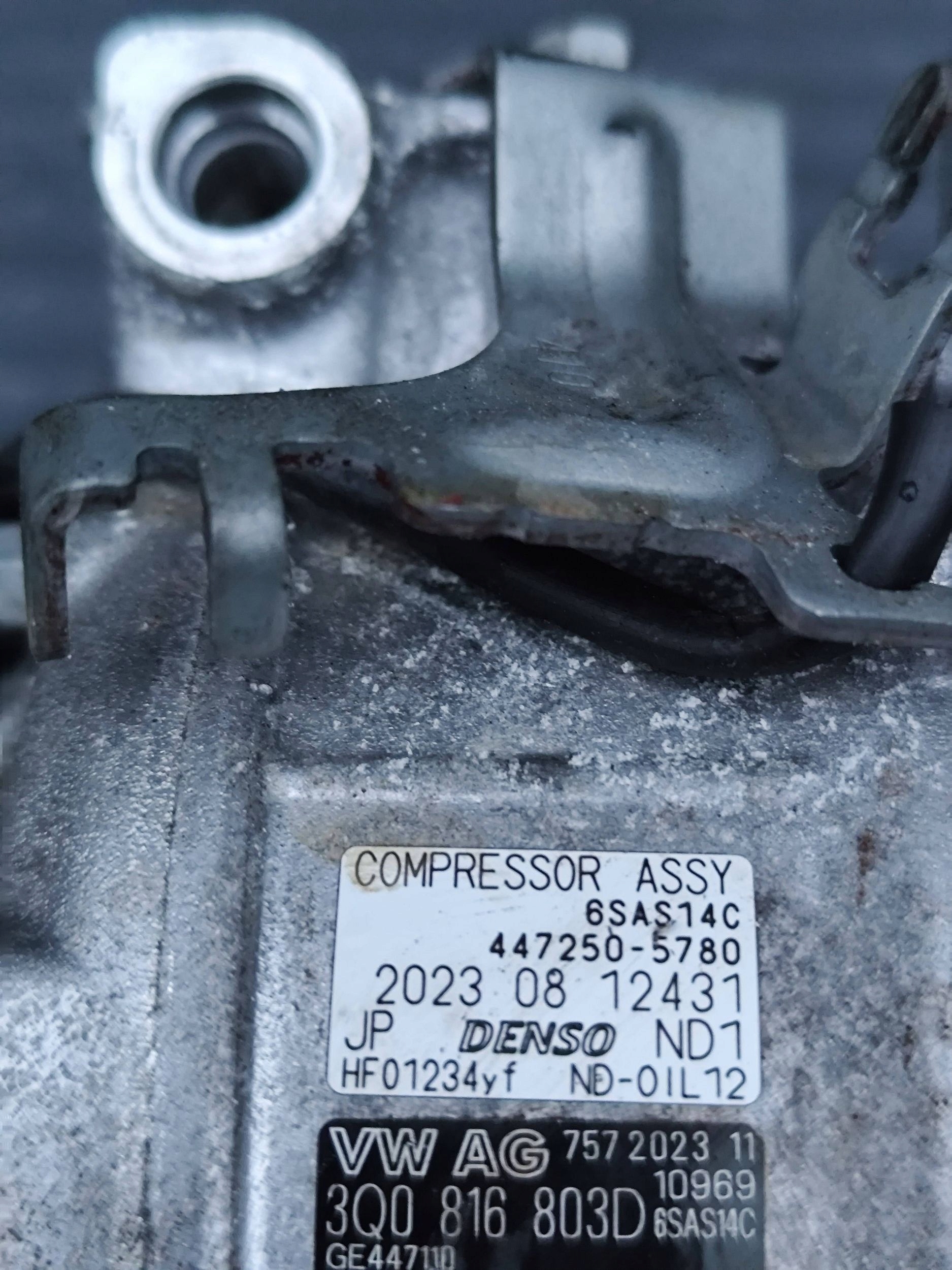 AUDI Q3 II 83A compressor; compressor of the air conditioning 3Q0816803D