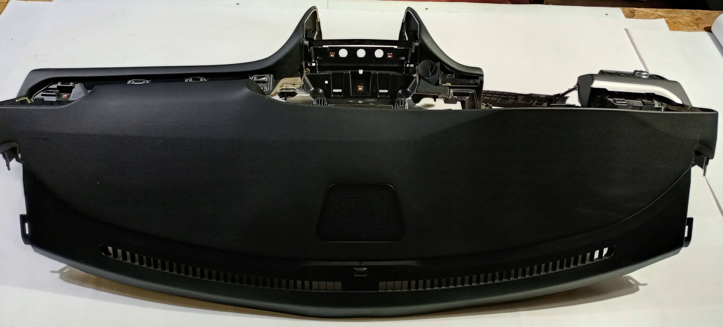 dashboard instrument panel console cockpit airbag Ford Explorer VI 3.0 ST 2020