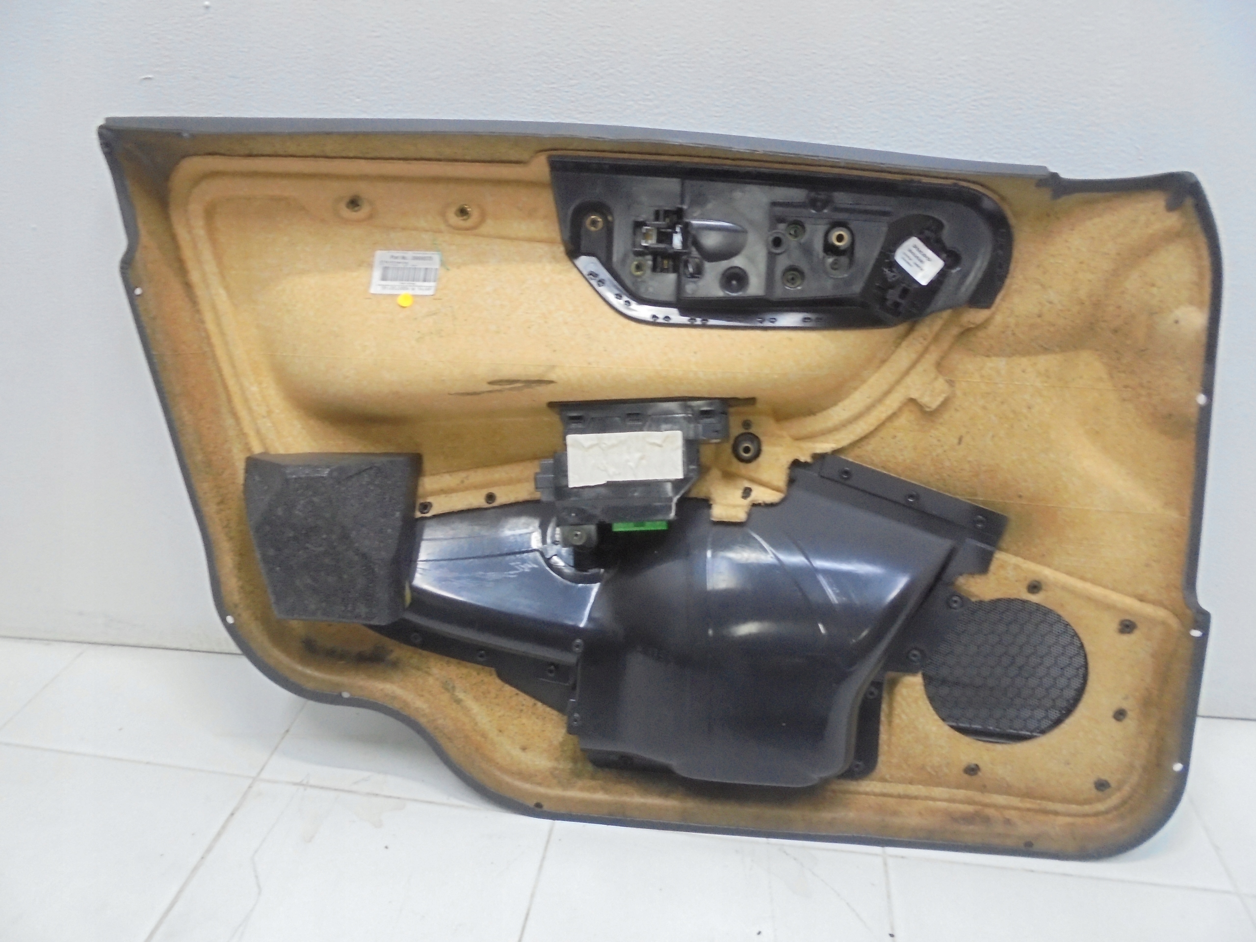 VOLVO V70 XC70 UPHOLSTERY DOOR RIGHT FRONT 02-07R