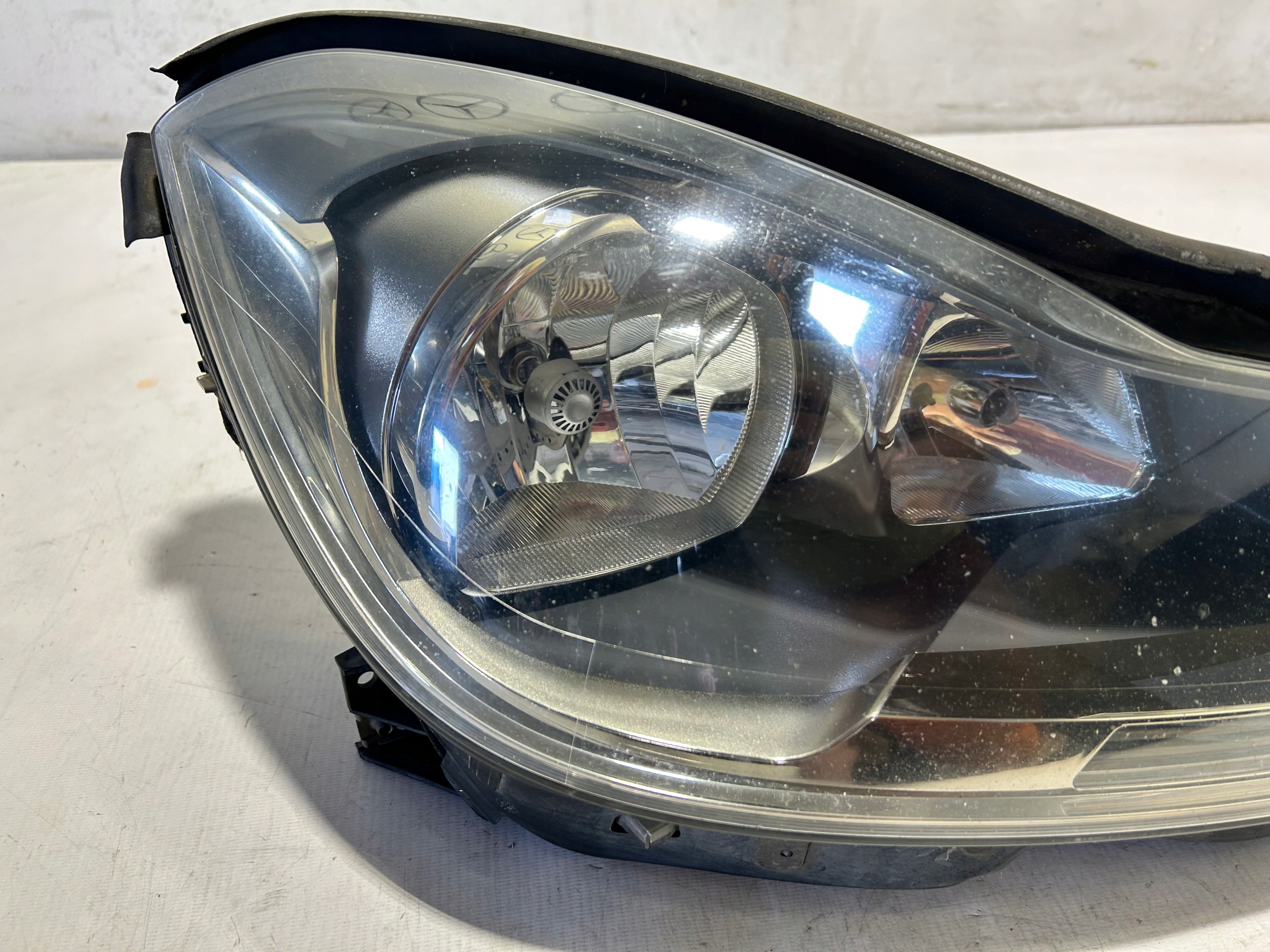 MERCEDES W204 LIFT light right front UK H7 2048209859